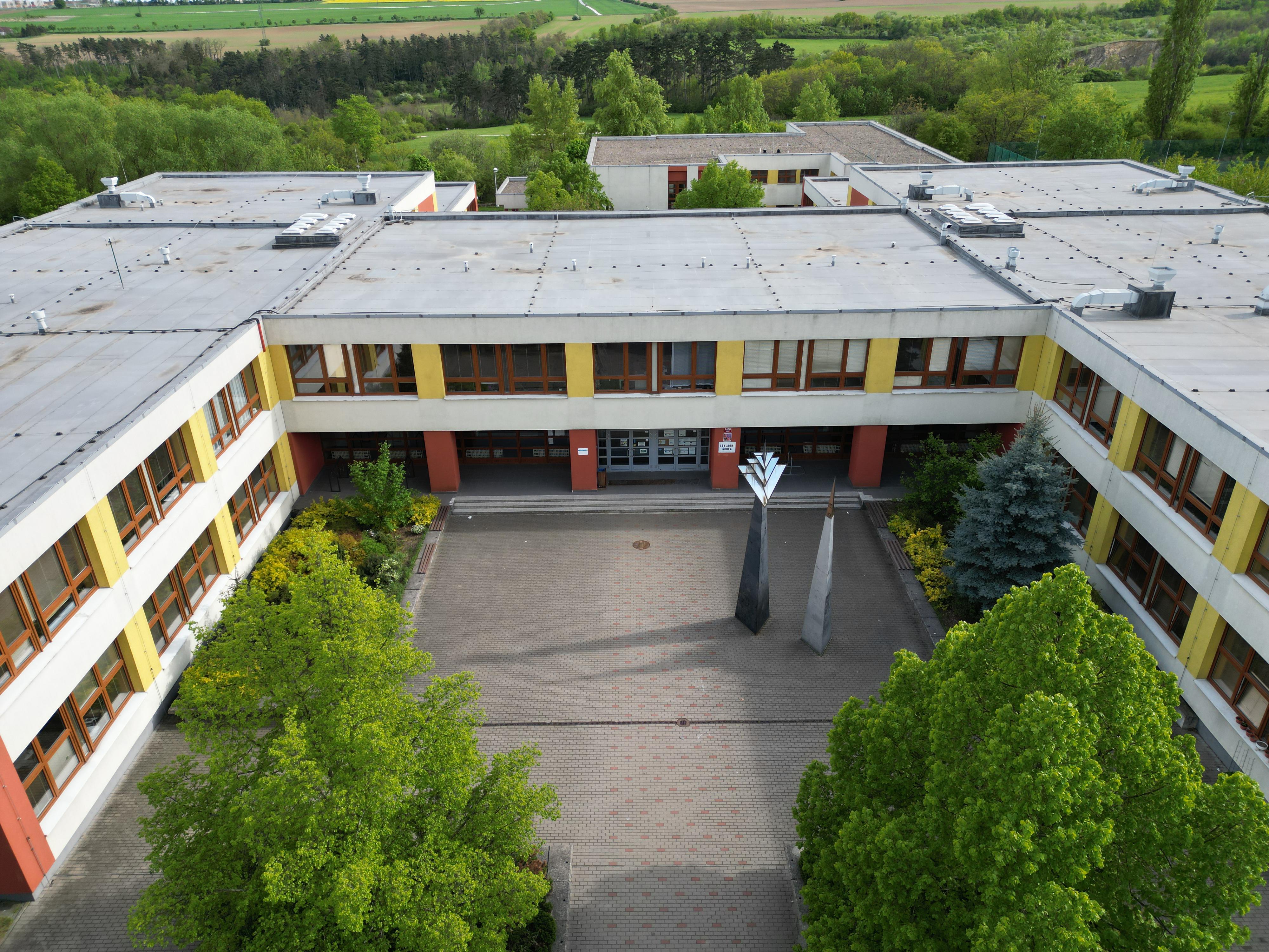 Základní škola, Praha 13, Klausova 2450