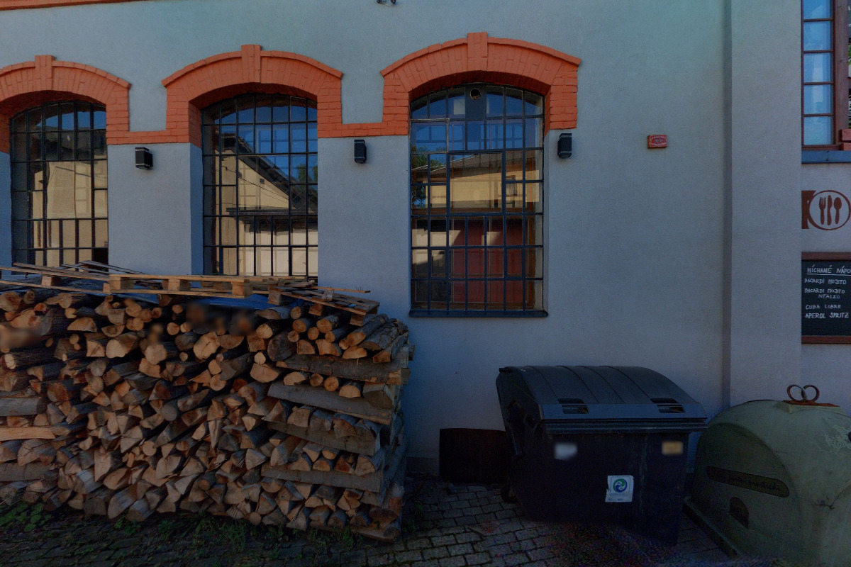 KLUB A RESTAURACE STOLÁRNA foto 2