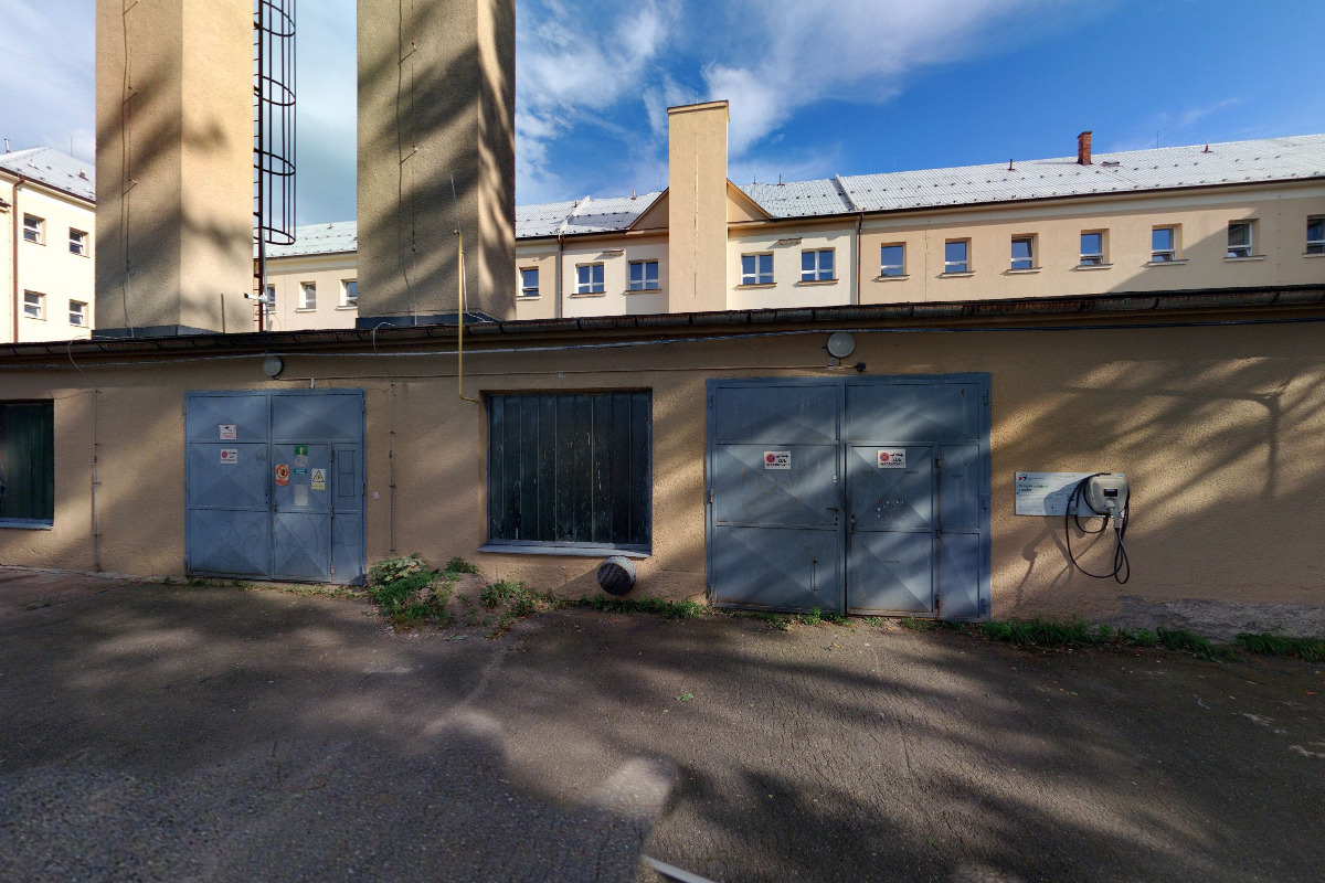 Gymnázium a SPŠ - dobíjecí stanice