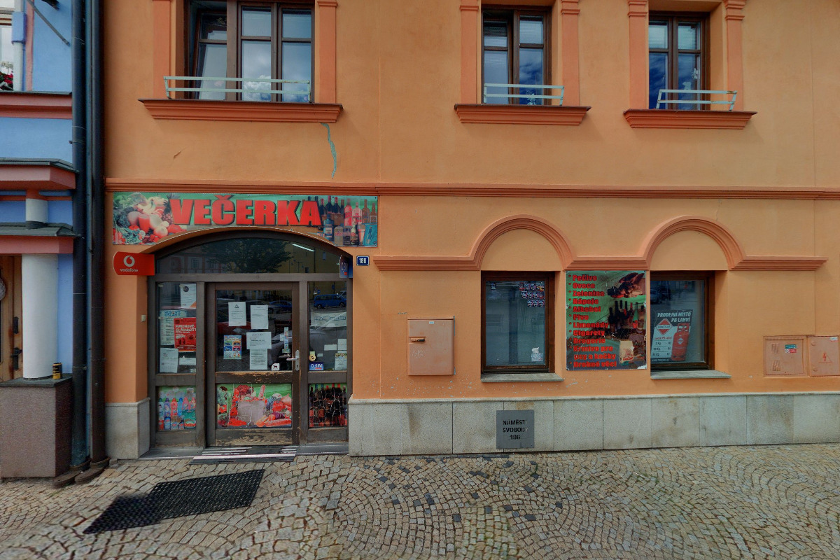 Večerka náměstí Svobody 186