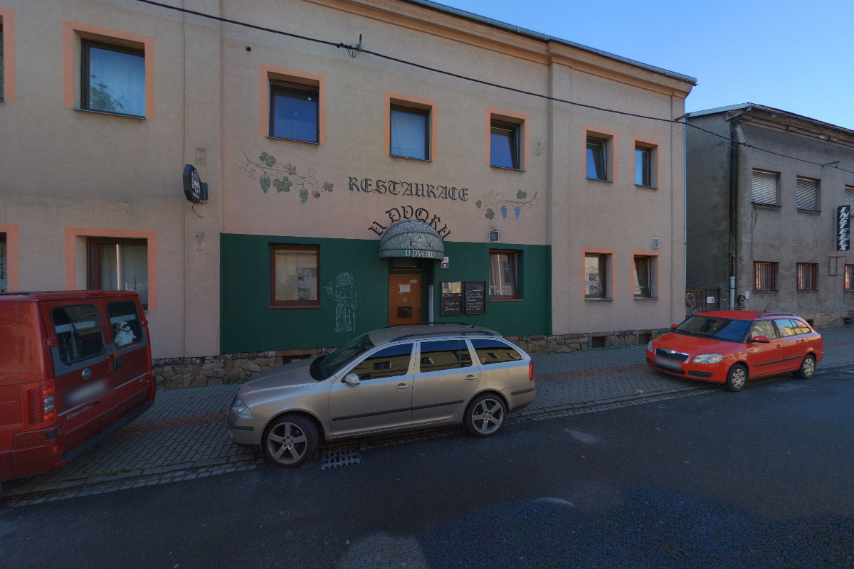 Restaurace U Dvoru