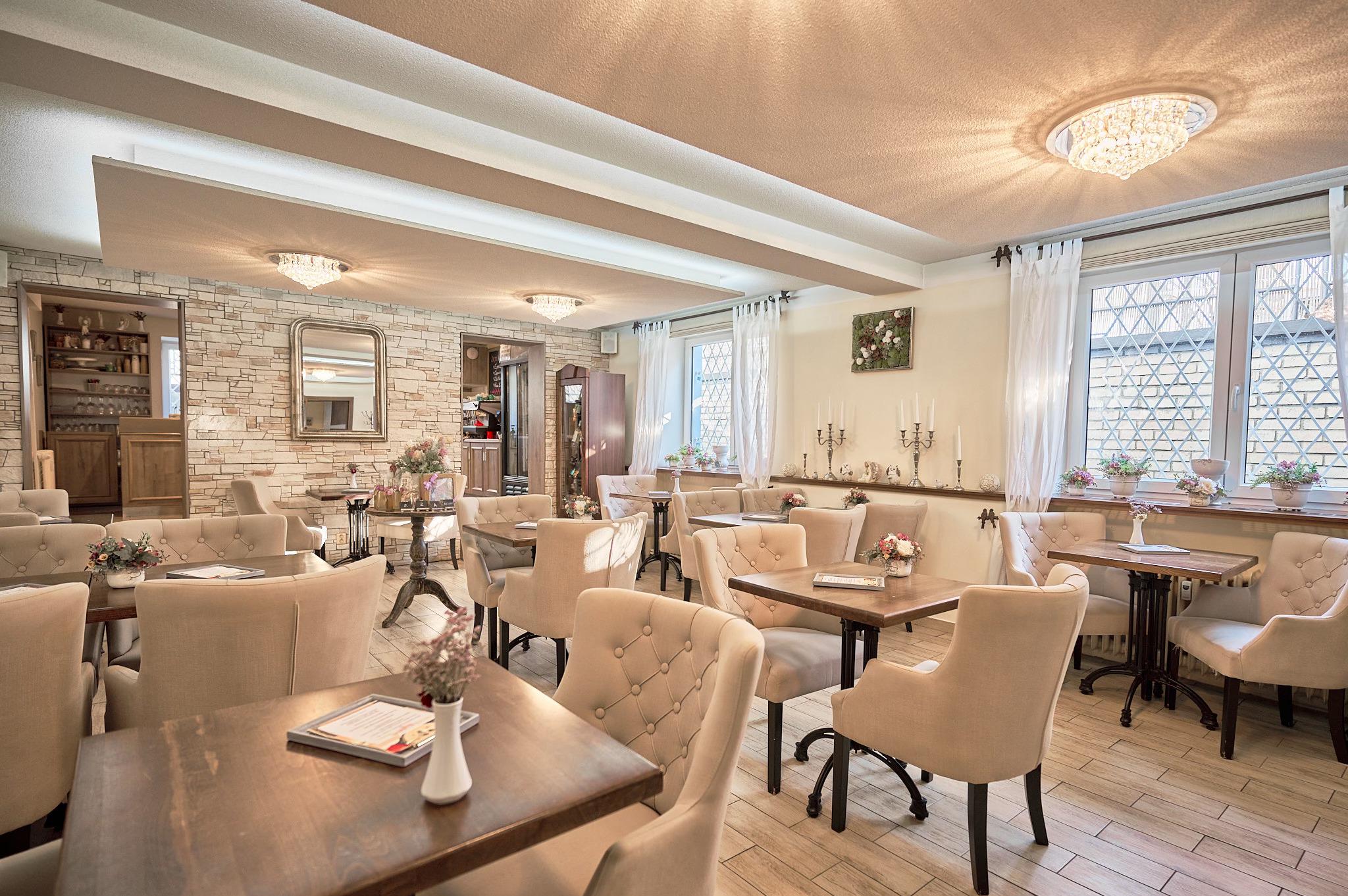 La Divinita Coffee & Bistro