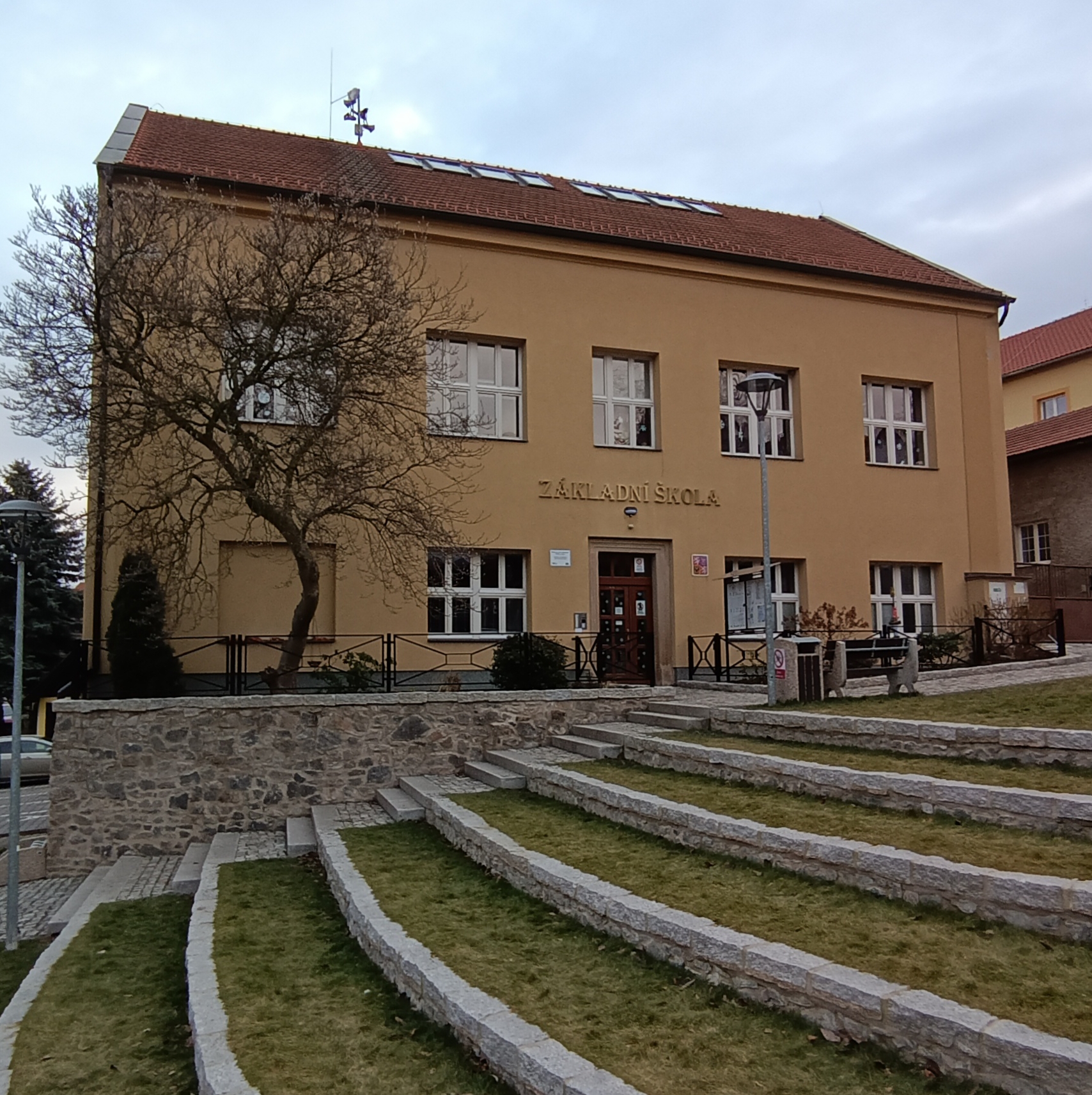 Svazková Základní škola Tursko - Holubice foto 2