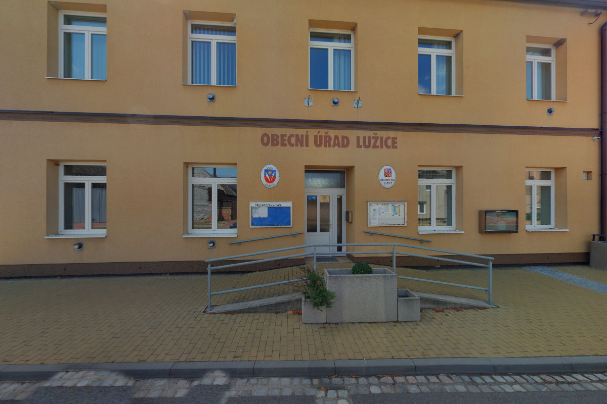 Lužice - obecní úřad foto 2