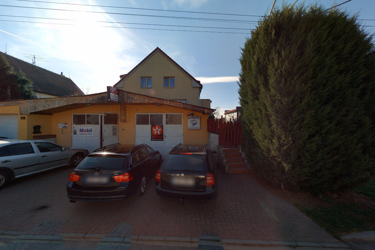 Autoservis u poštovní schránky