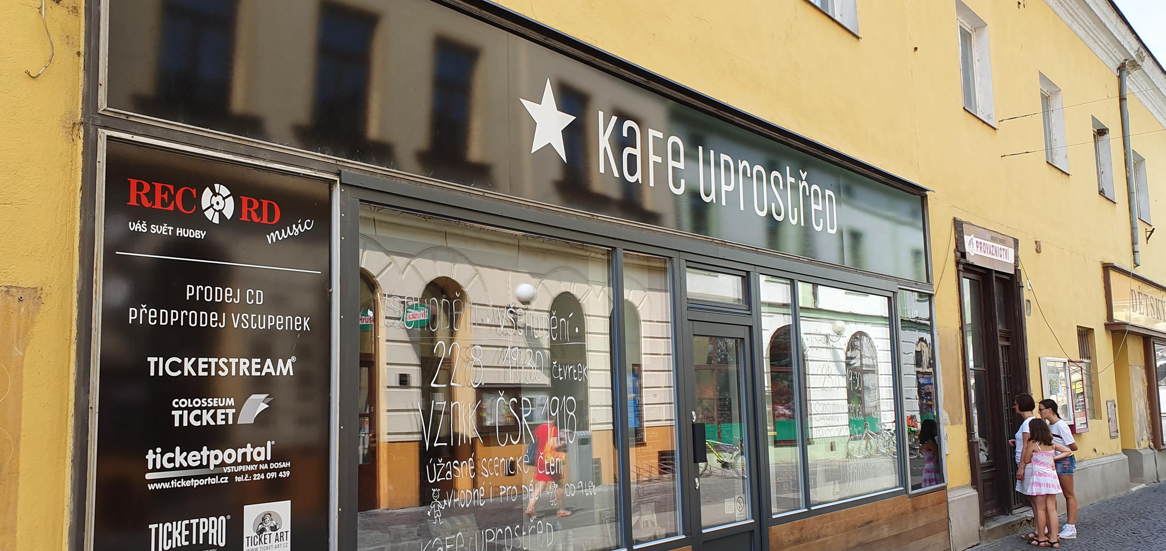 Kafe uprostřed foto 4