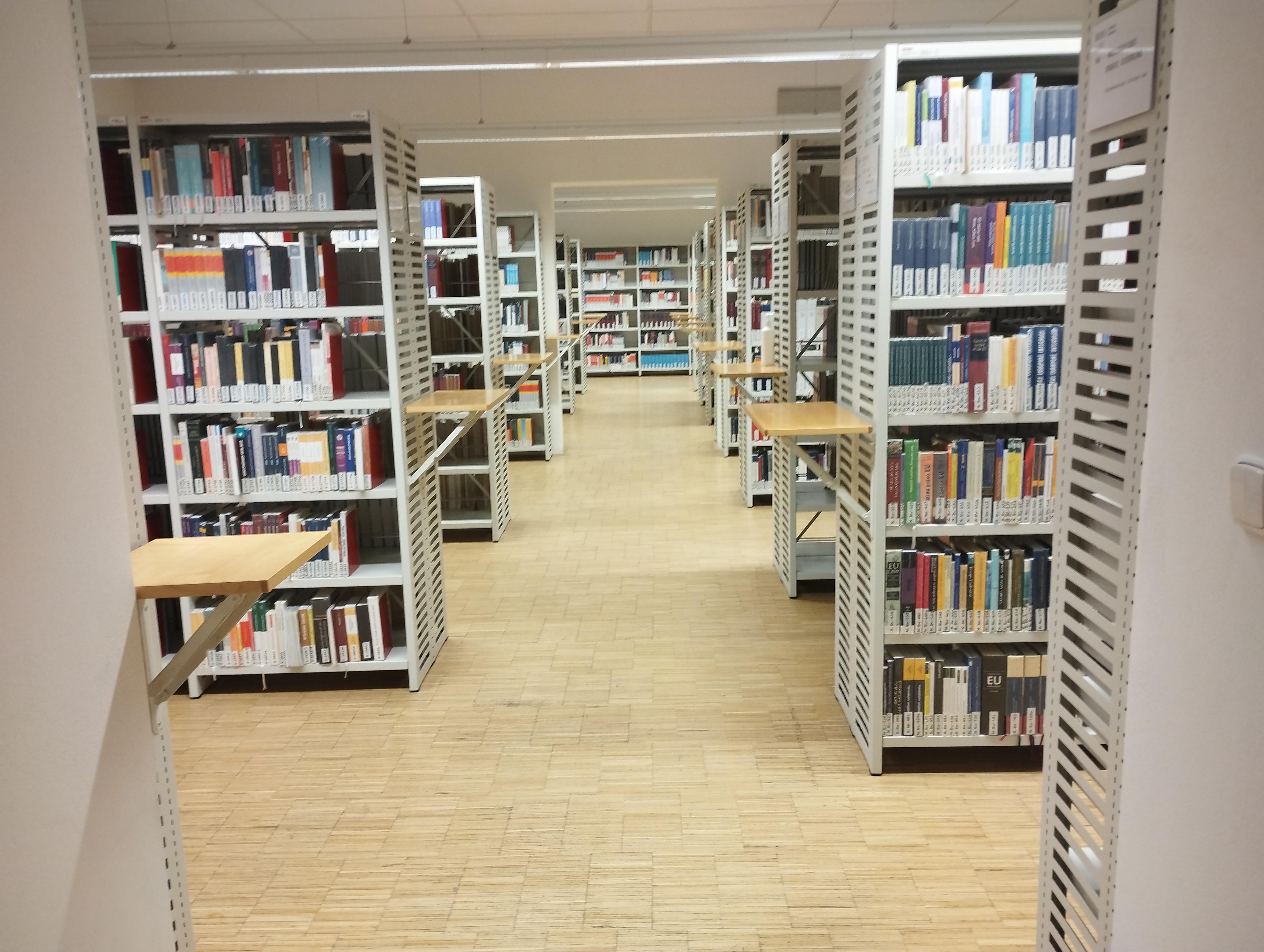 Ústřední knihovna Právnické fakulty Masarykovy univerzity foto 4