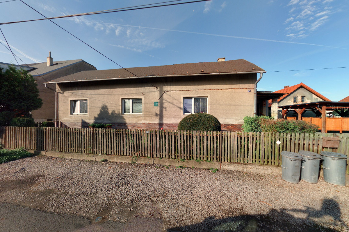 RUČNÍ MYTÍ AUT Nikola Gődelová