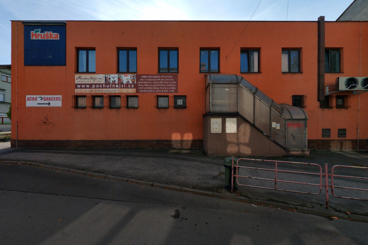 PE STUDIO