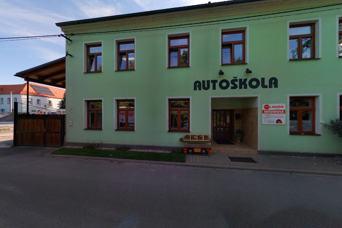 AUTOŠKOLA A ŠKOLÍCÍ STŘEDISKO Lumír Kalíšek foto 2