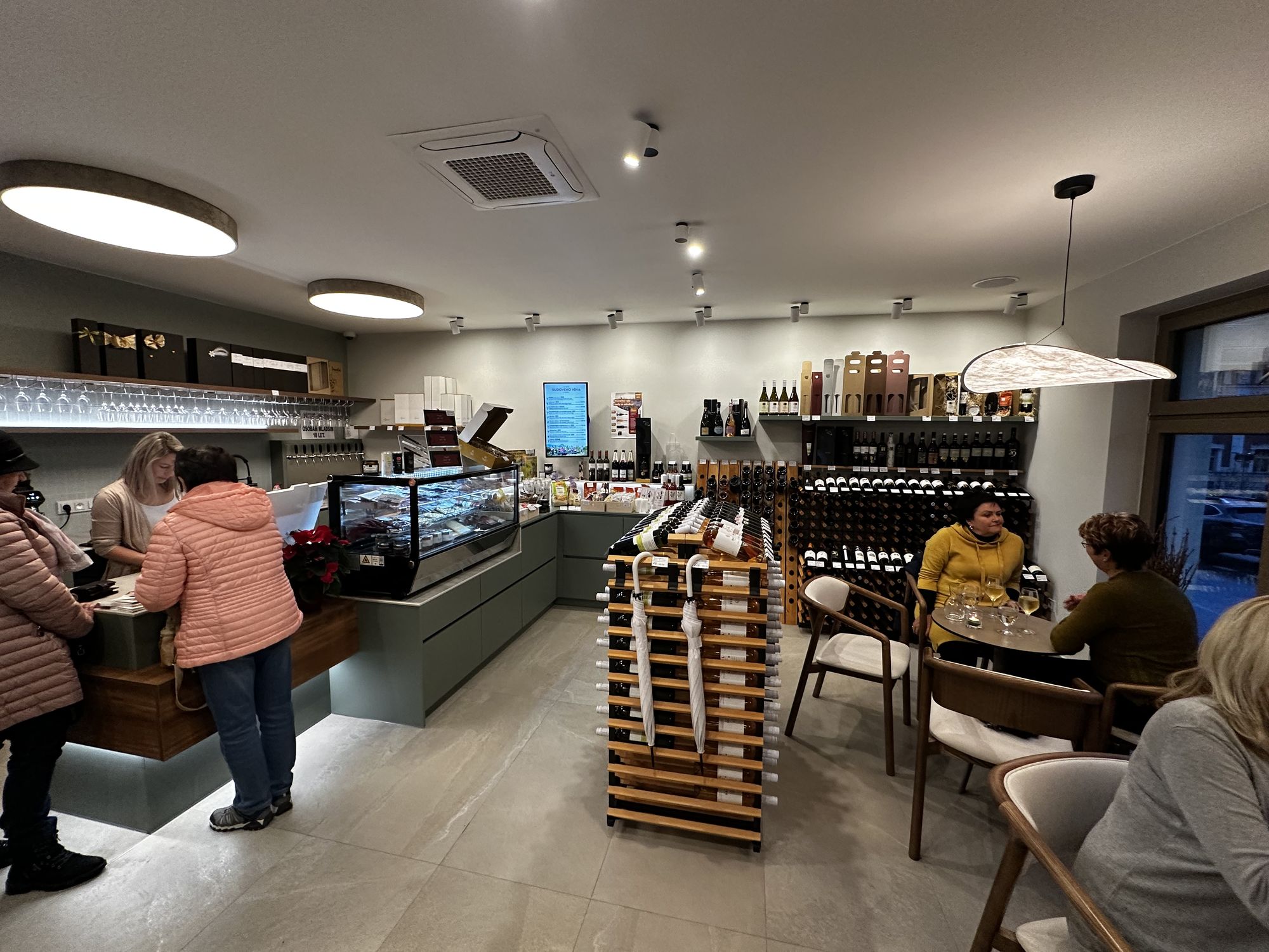 Vinotéka a vinný bar VÍNO HRUŠKA foto 5