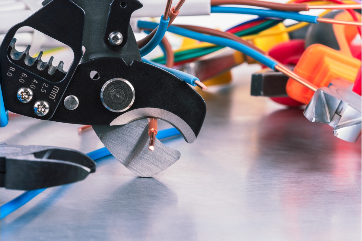 Mahdi Vojtíšek - Elektroslužby