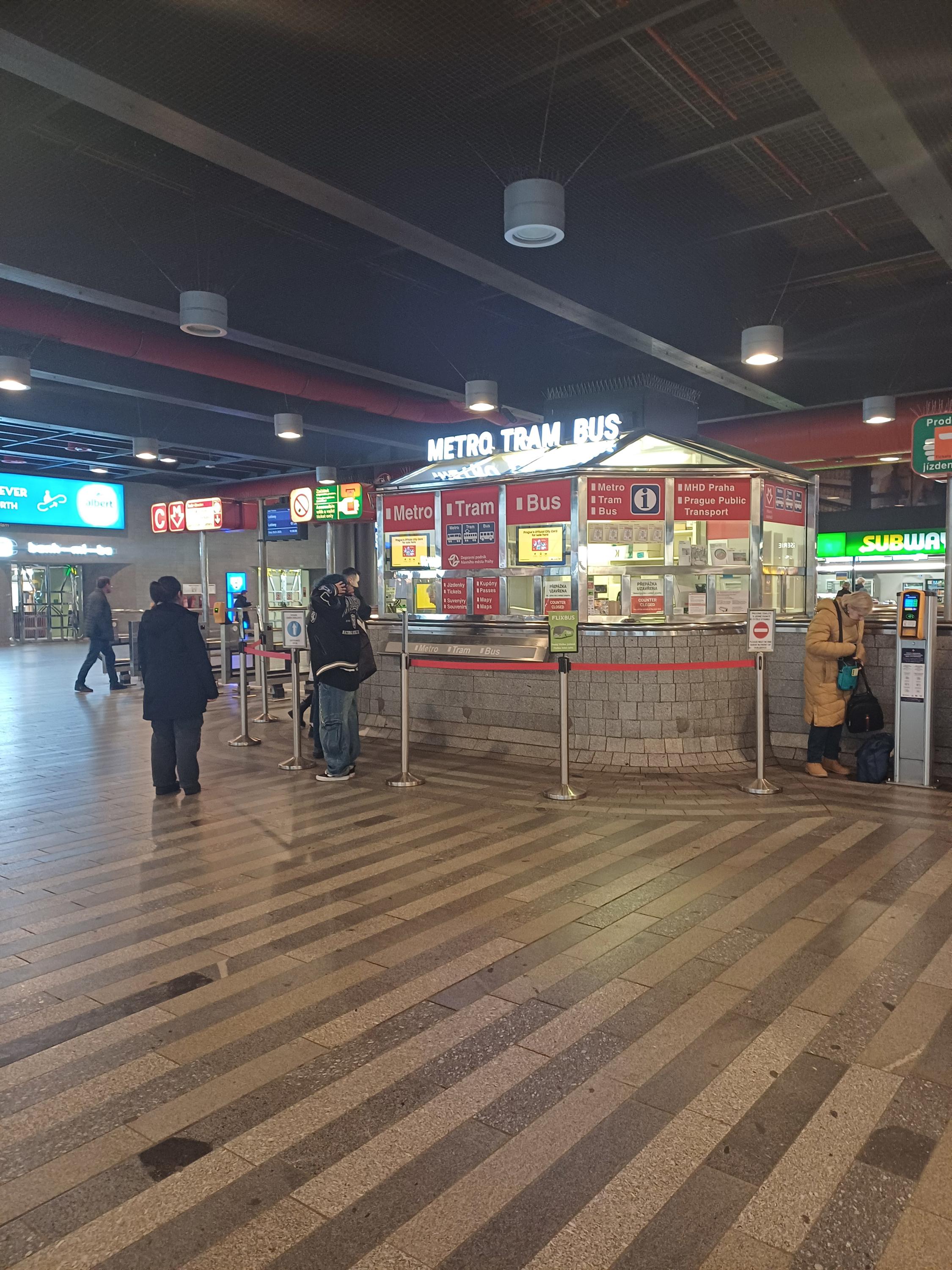 Dopravní podnik hl. m. Prahy – Infocentrum Hlavní nádraží foto 2