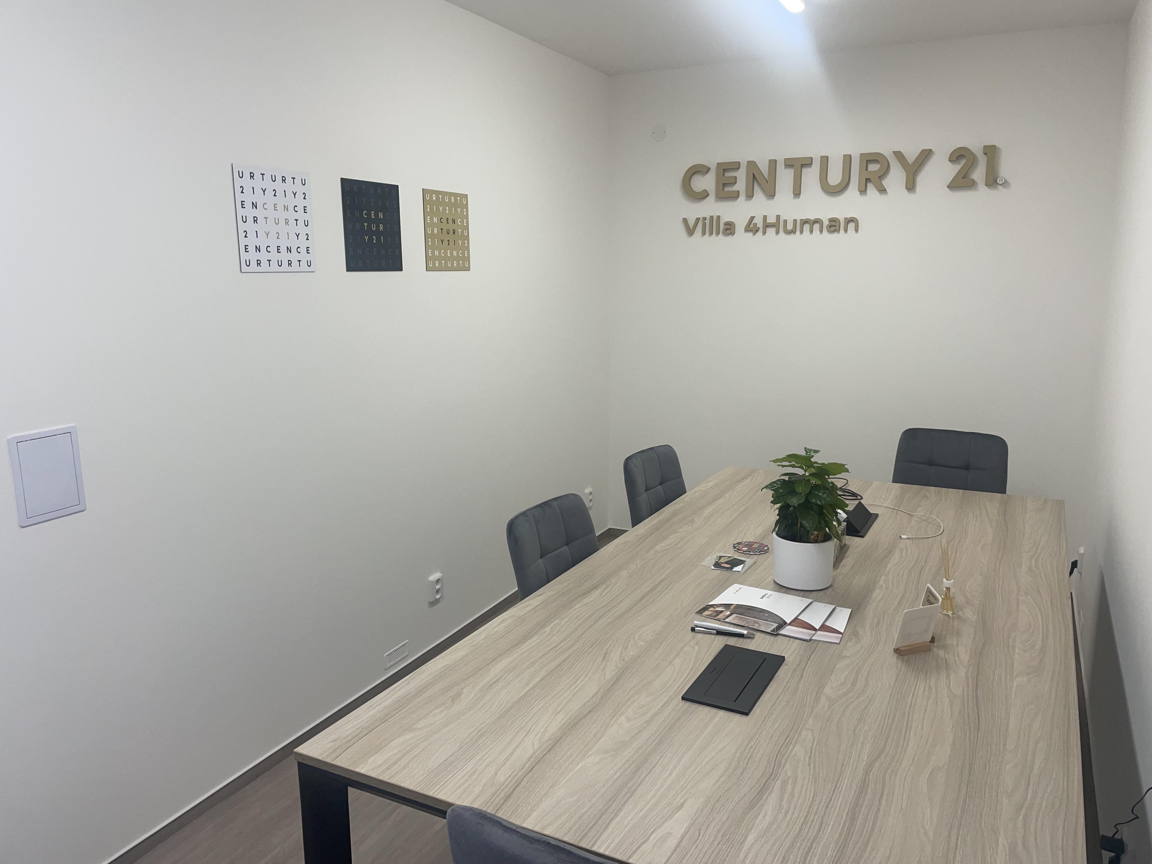 CENTURY 21 Villa 4Human foto 2