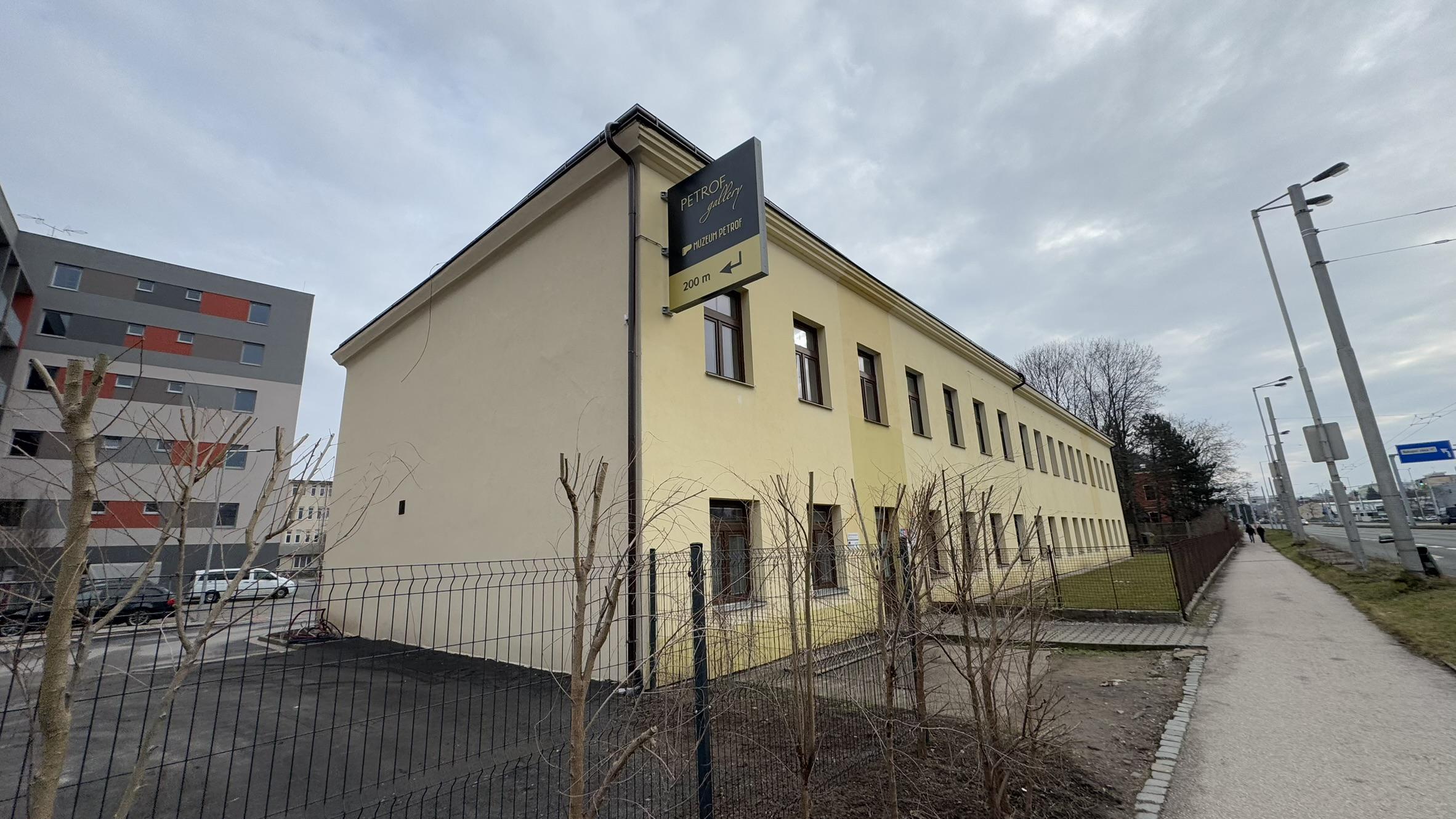 Střední uměleckoprůmyslová škola hudebních nástrojů a nábytku Hradec Králové, Brněnská