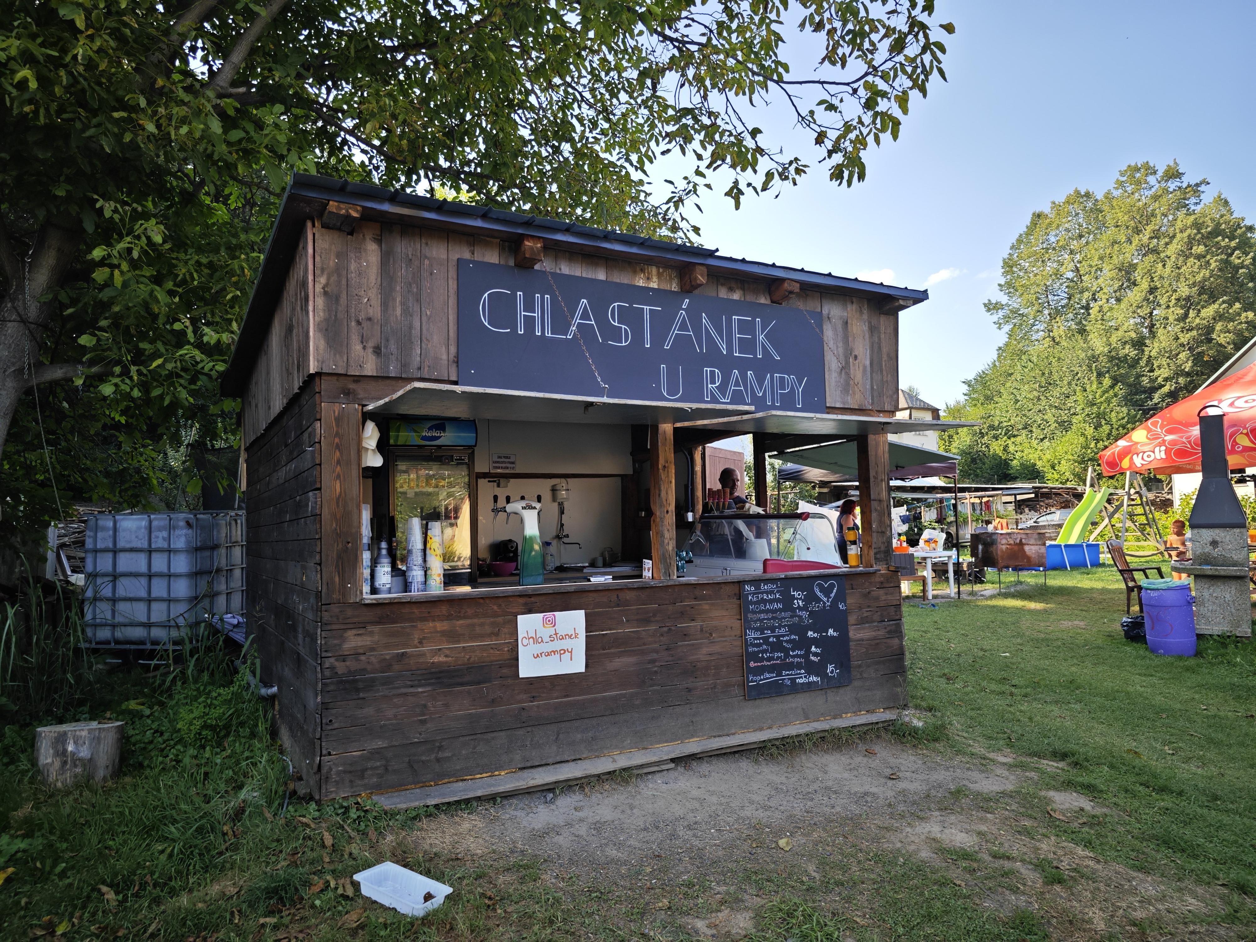 CHLASTÁNEK U RAMPY