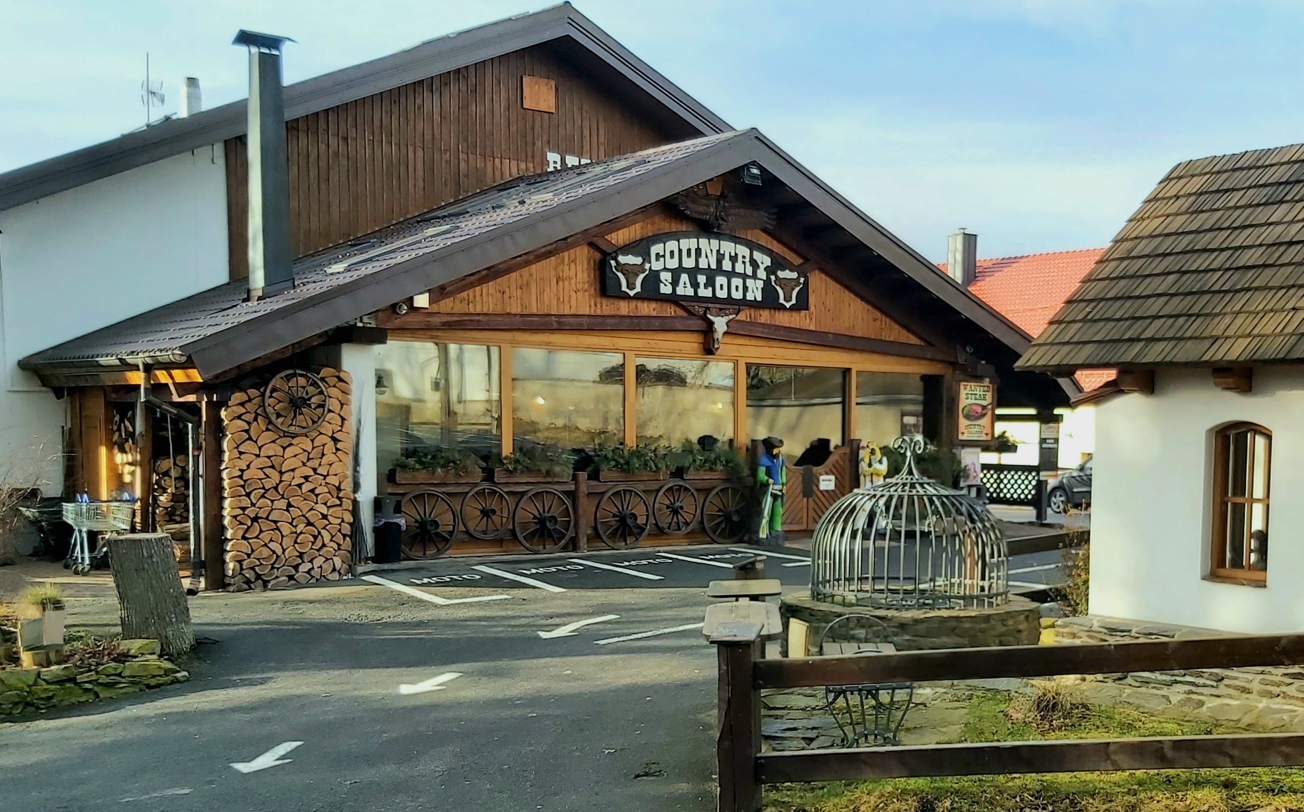 Country saloon Beňovy foto 5