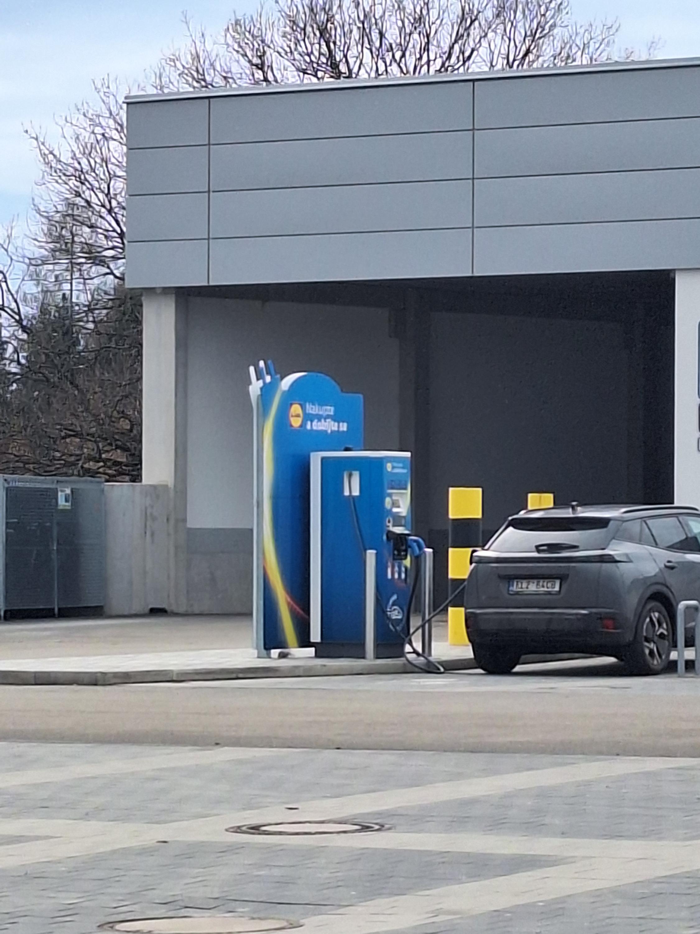 Nabíjecí stanice LIDL foto 5