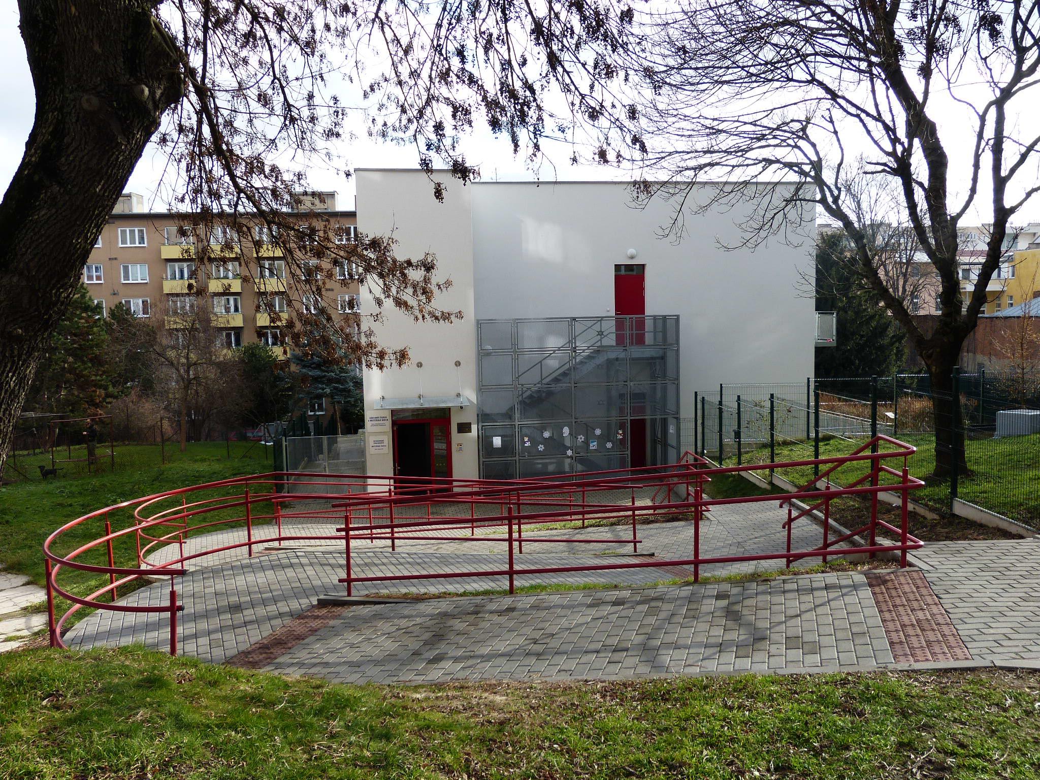 ZŠ a MŠ Brno, Sýpka foto 2