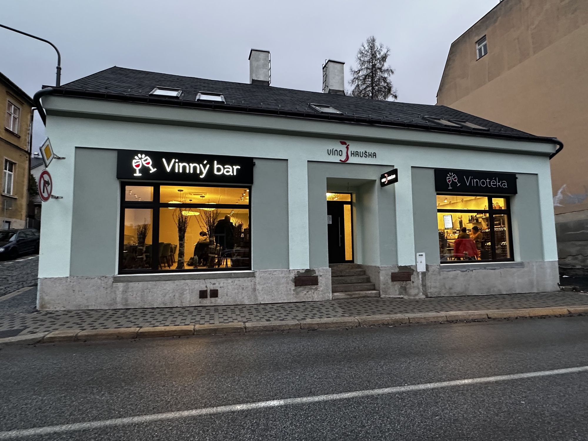 Vinotéka a vinný bar VÍNO HRUŠKA