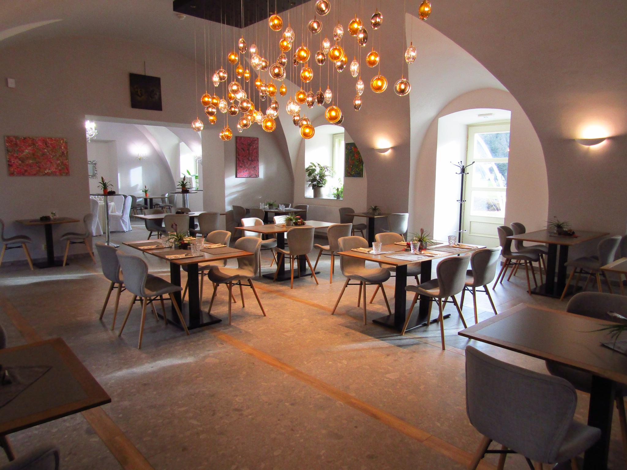 Zámek Světlá - kavárna foto 3