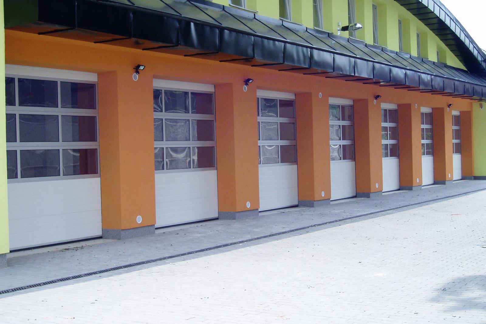 Sekční průmyslová vrata