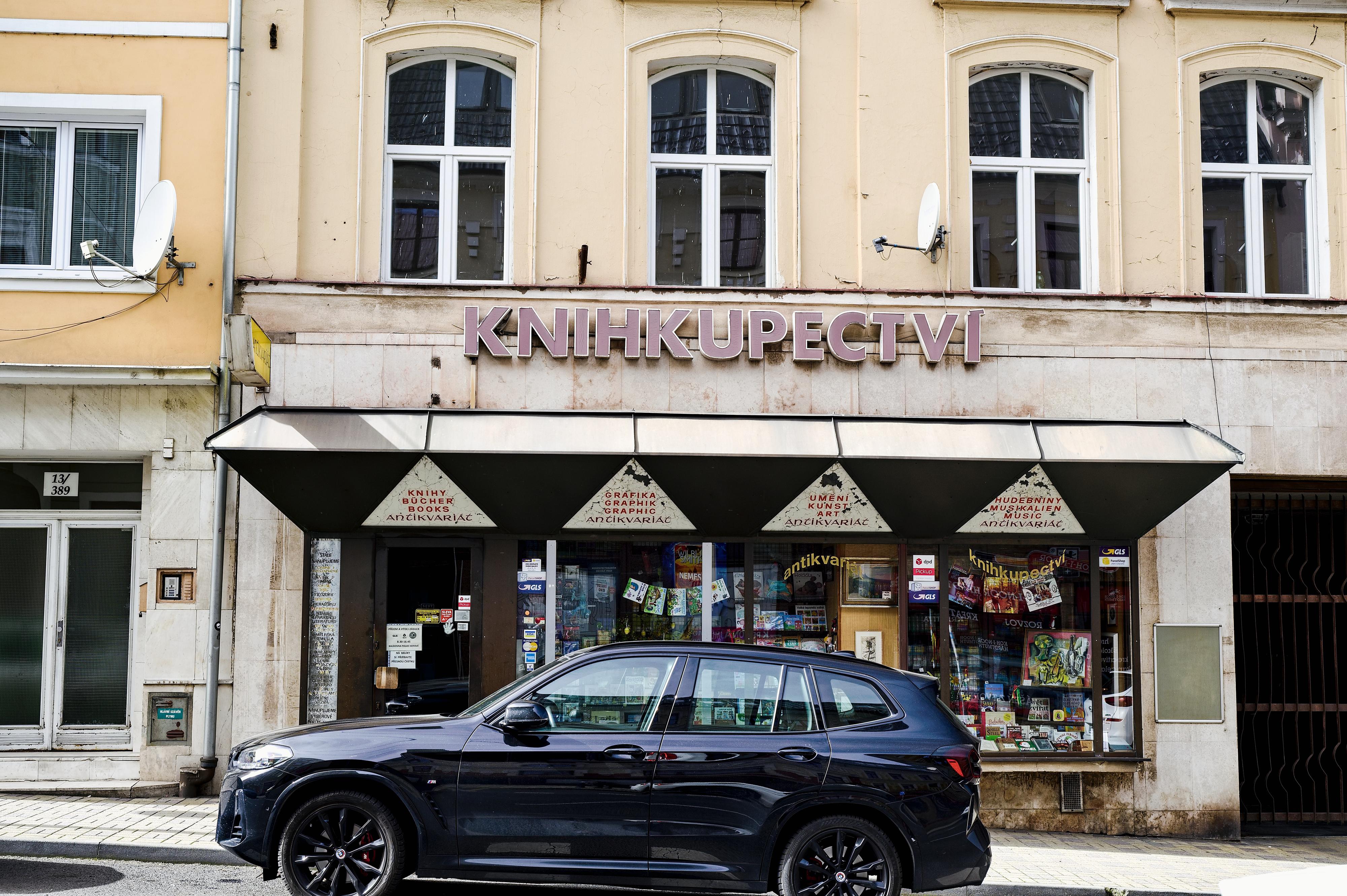 Knihkupectví L&N antikvariát a galerie M.Uldrychová foto 2