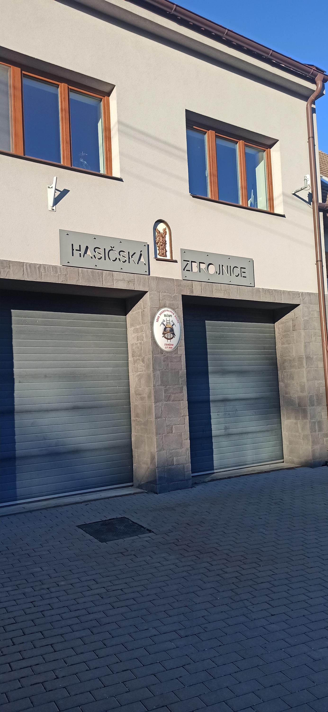 Tučapy - obecní úřad foto 2