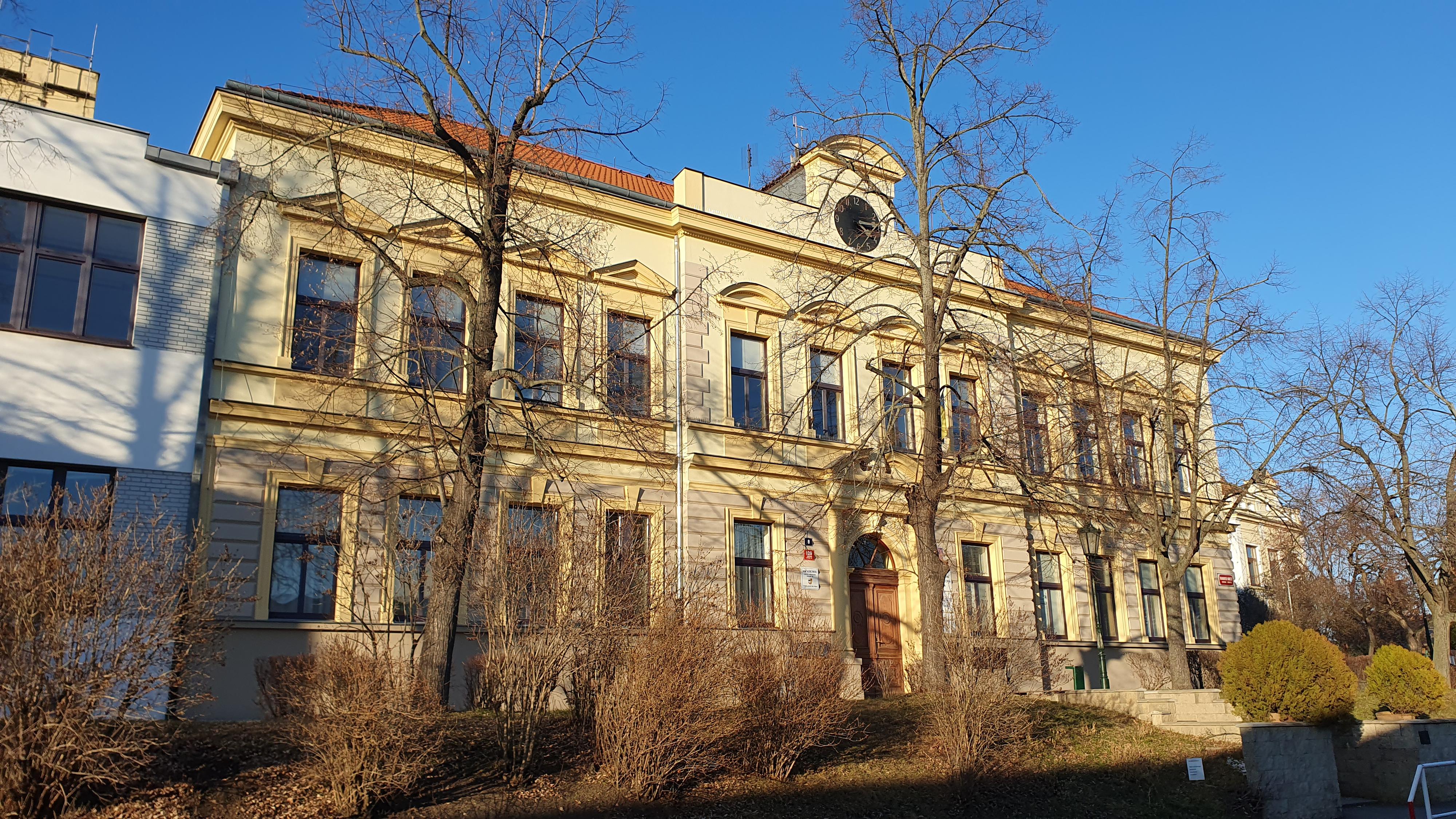 ZUŠ Praha 10, Trhanovské náměstí foto 5