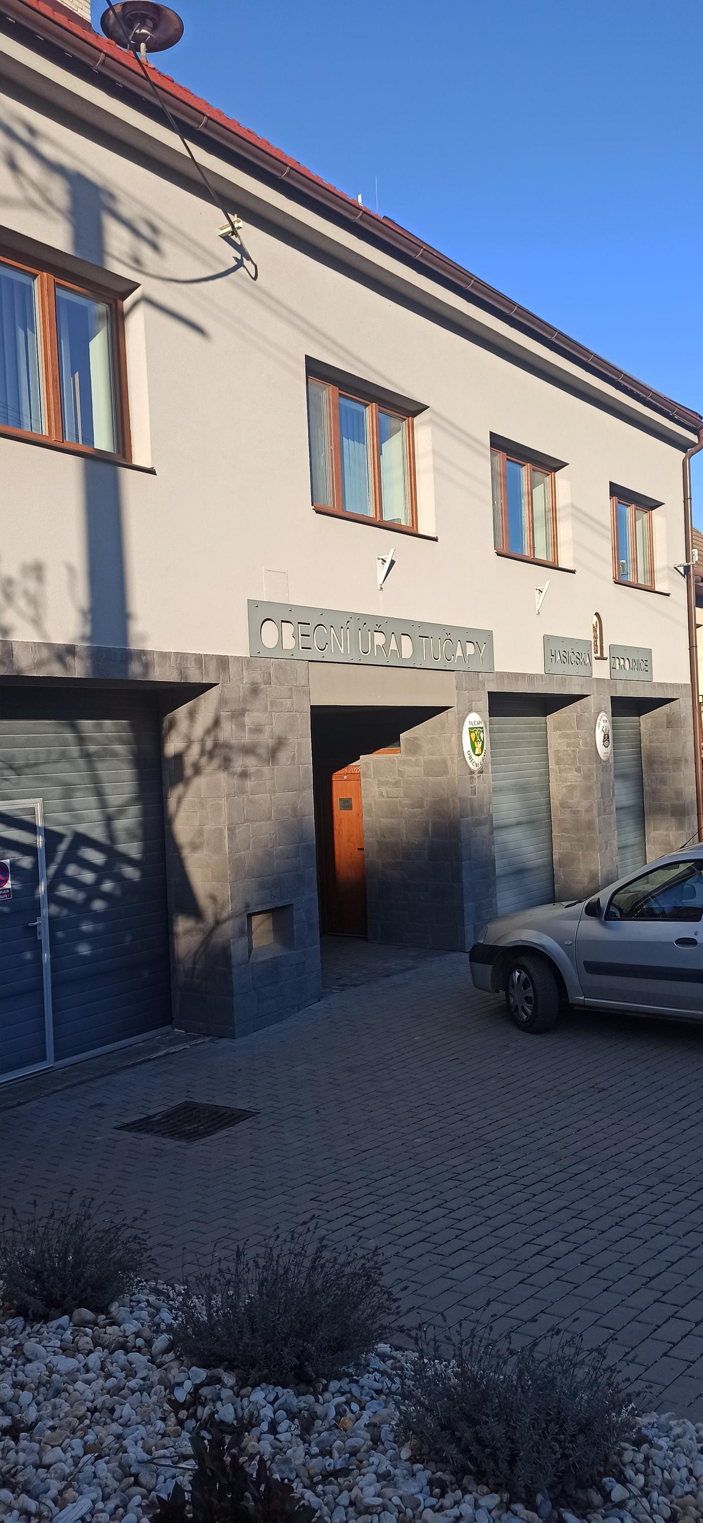 Tučapy - obecní úřad foto 4
