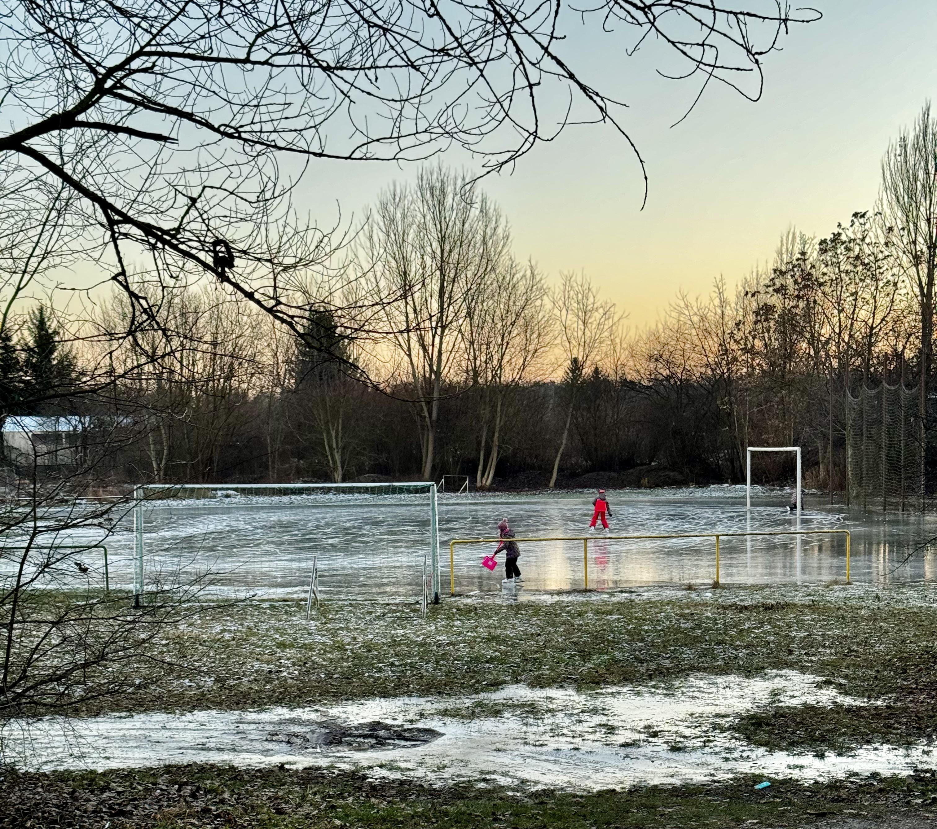 Fotbalové hřiště Drahelice foto 5