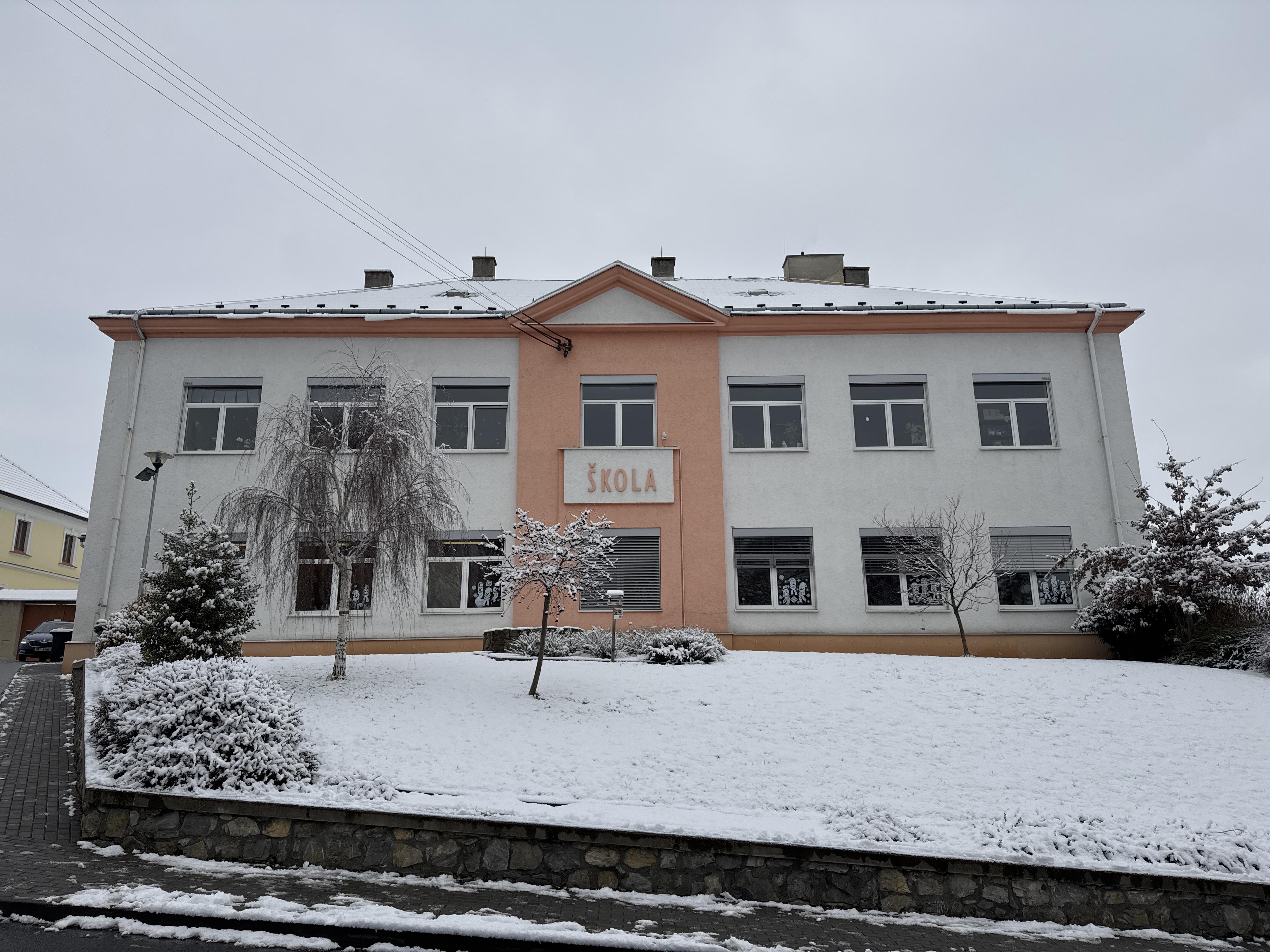Základní škola Milady Petřkové Velký Týnec foto 2