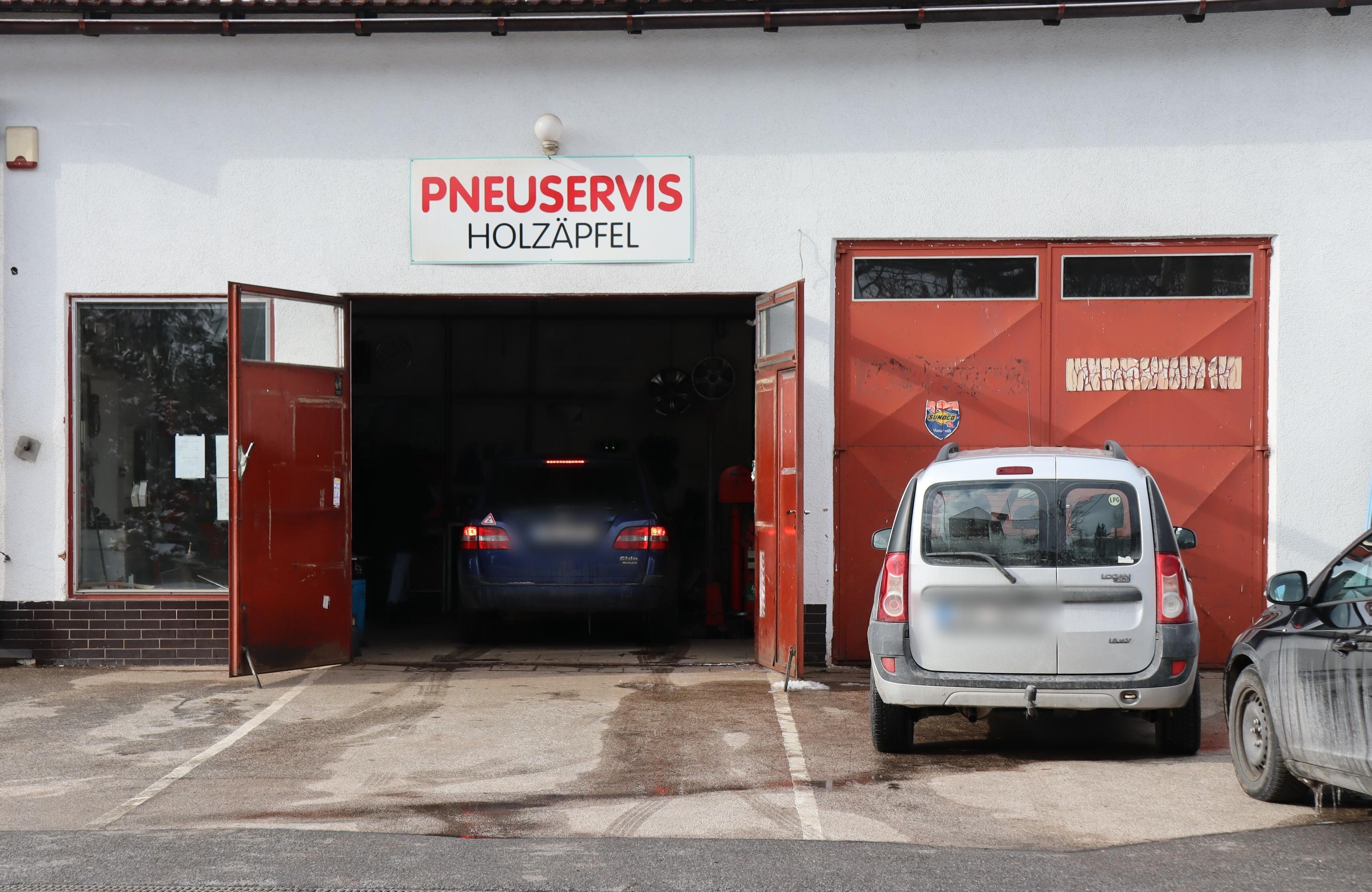 Pavel Holzäpfel - pneuservis