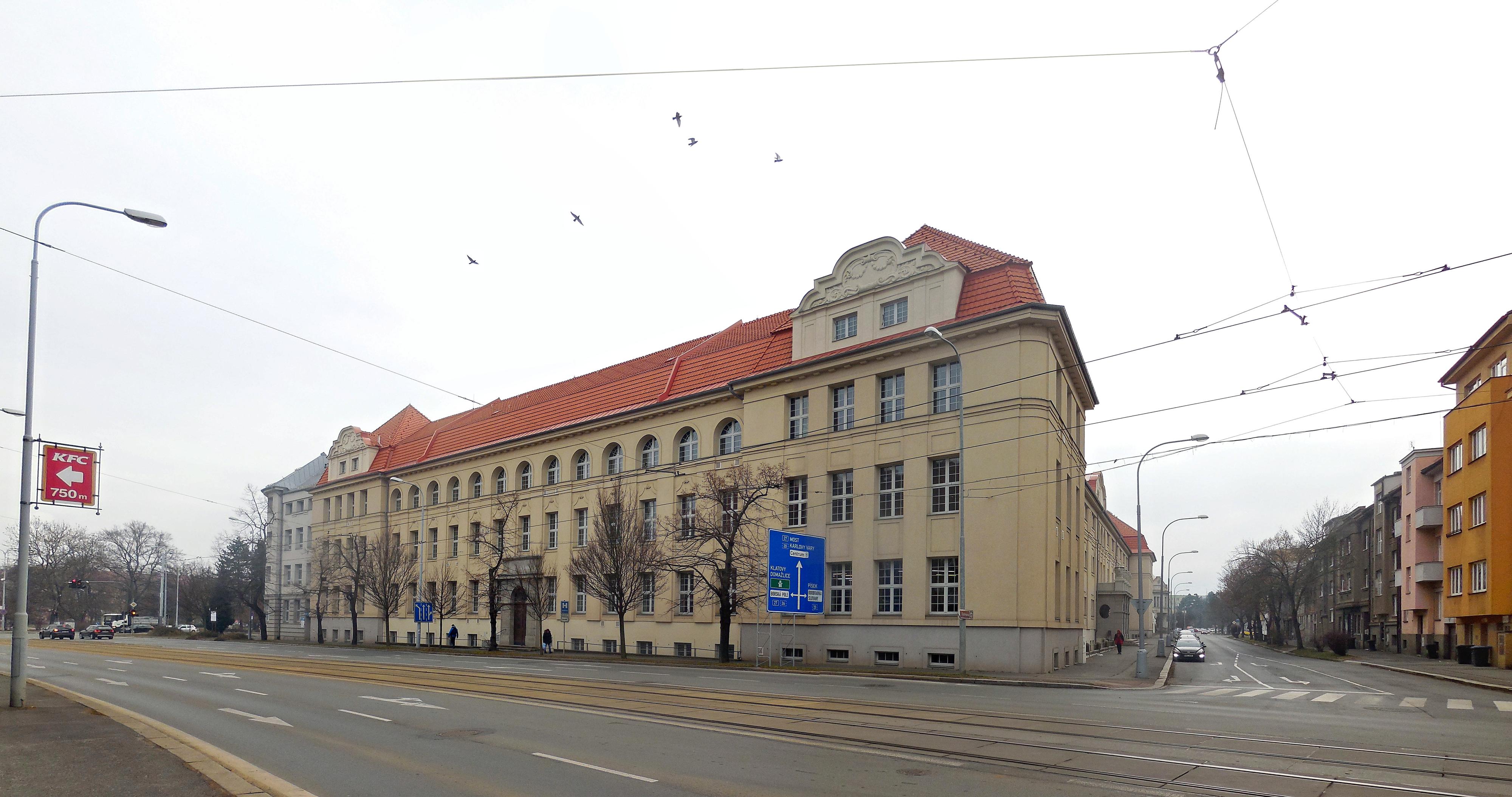 Knihovna města Plzně - Bory foto 3