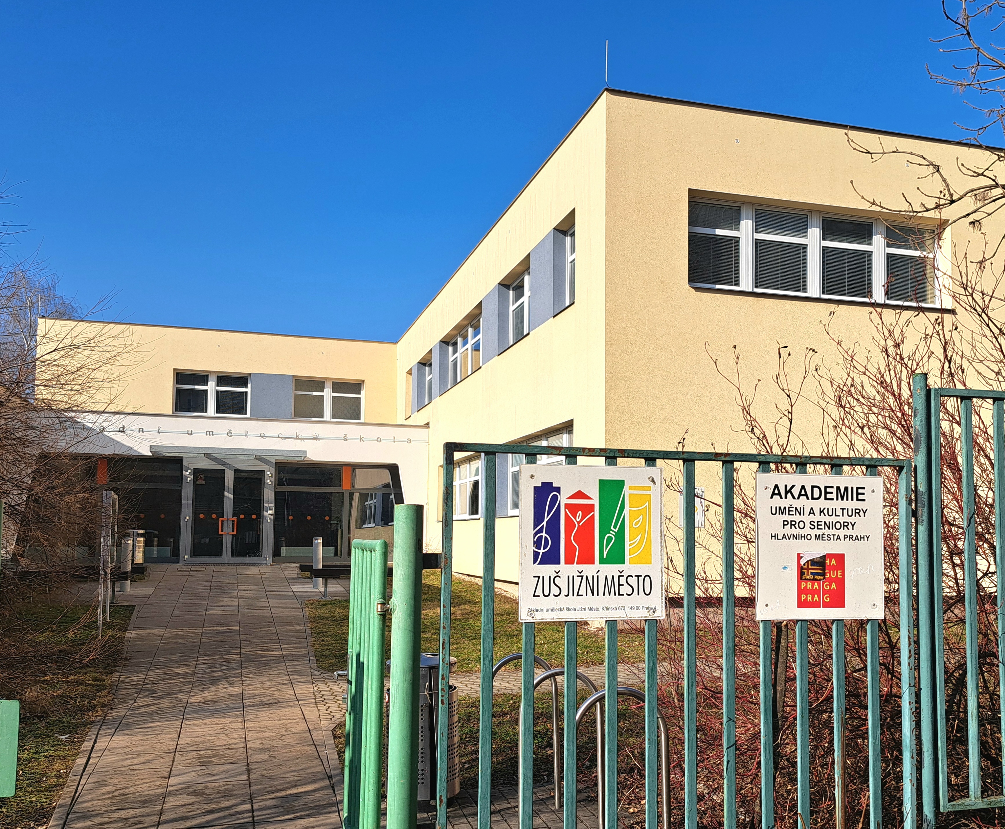 ZUŠ Jižní Město, Praha 4, Křtinská foto 2