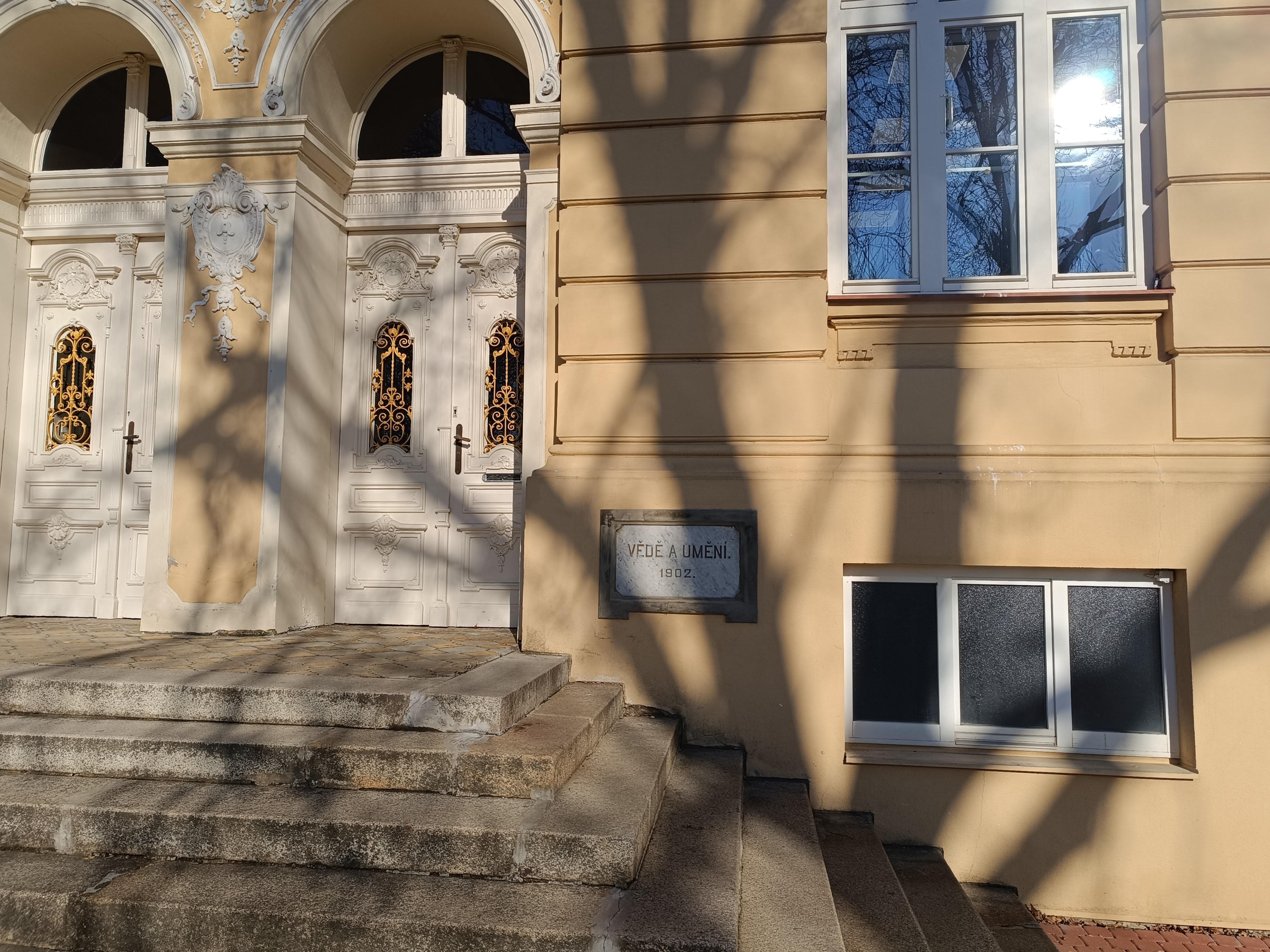 Gymnázium a Obchodní akademie Bučovice foto 2