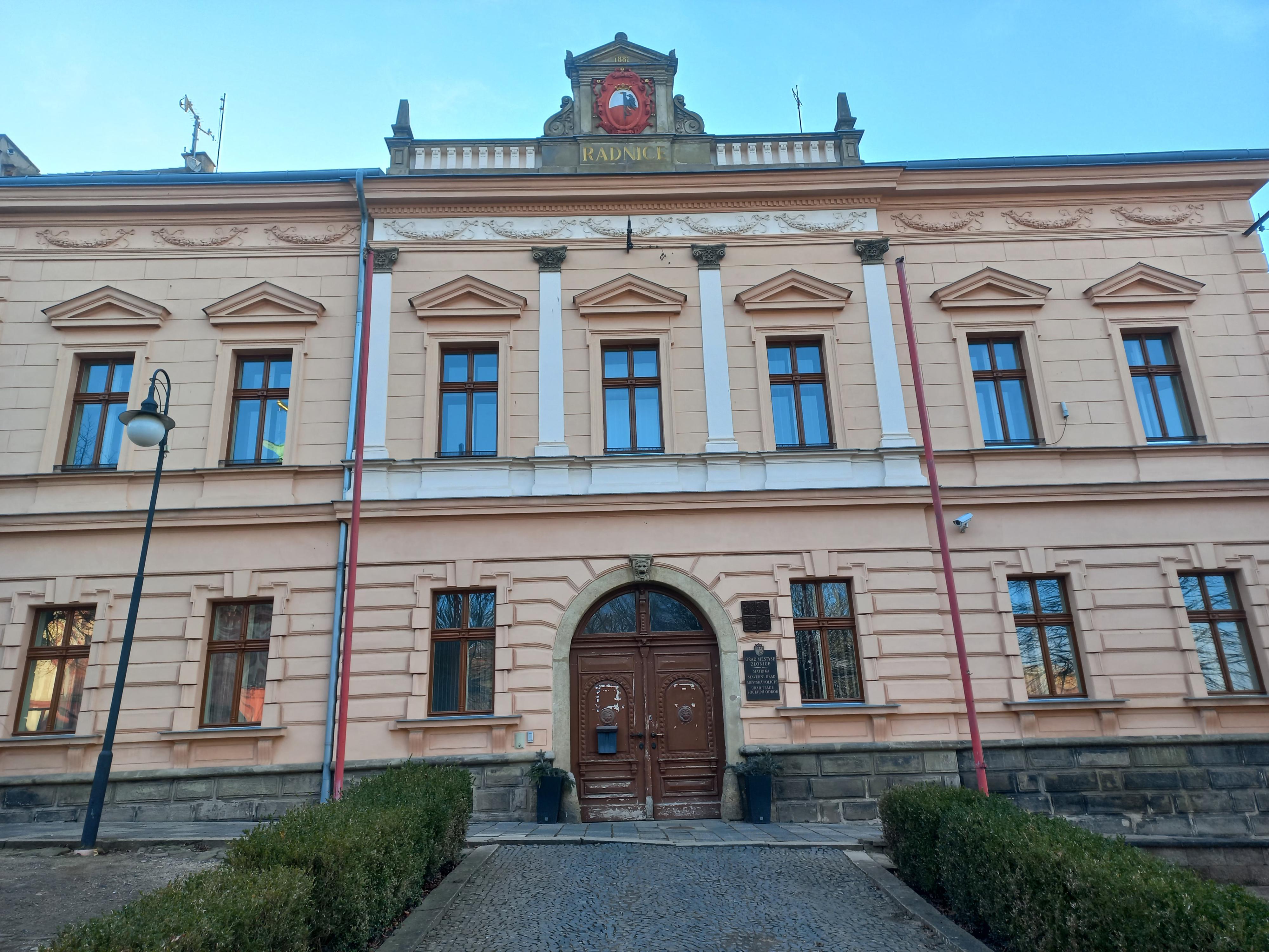 Zlonice - úřad městyse foto 4
