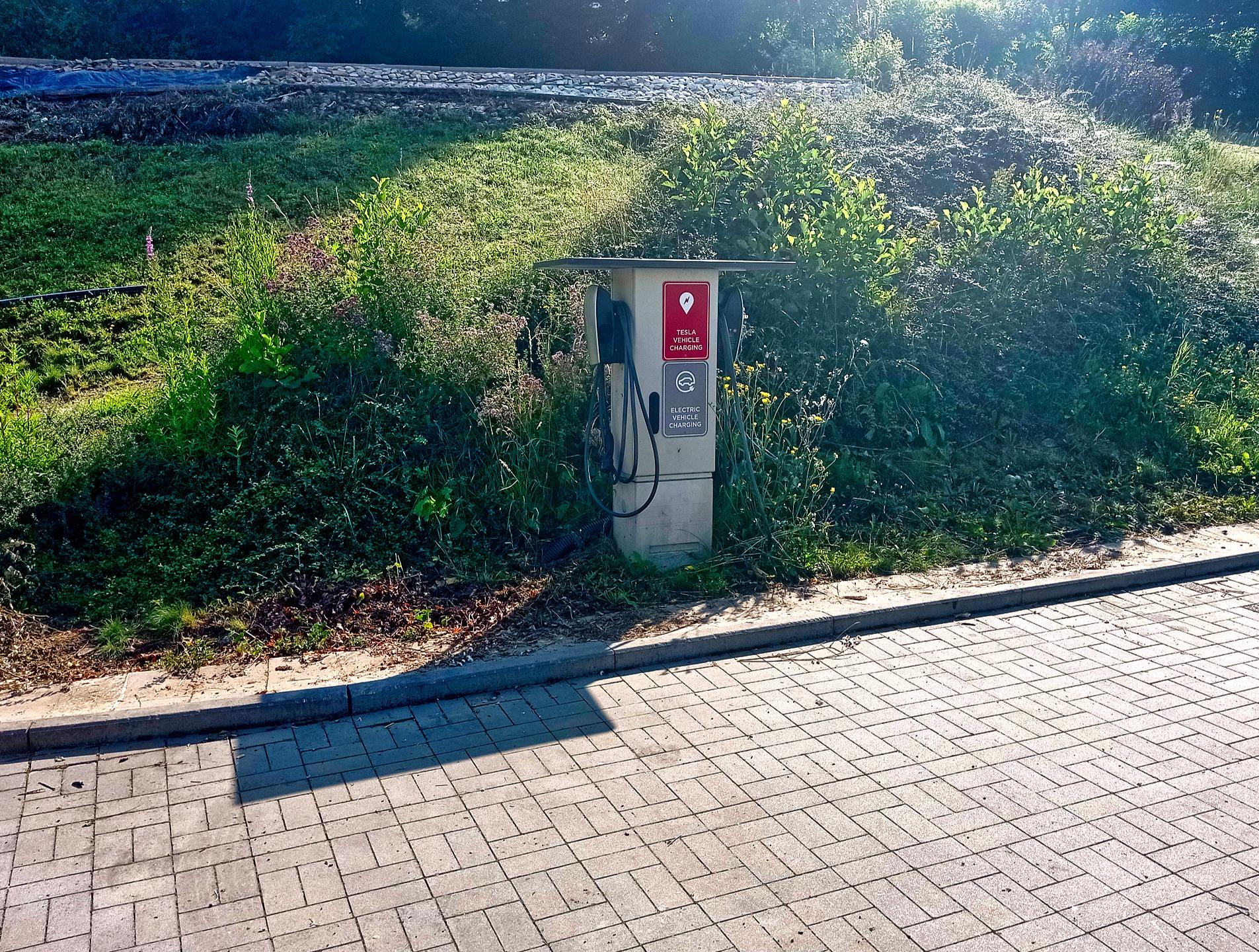 Slunný dvůr - nabíjecí stanice