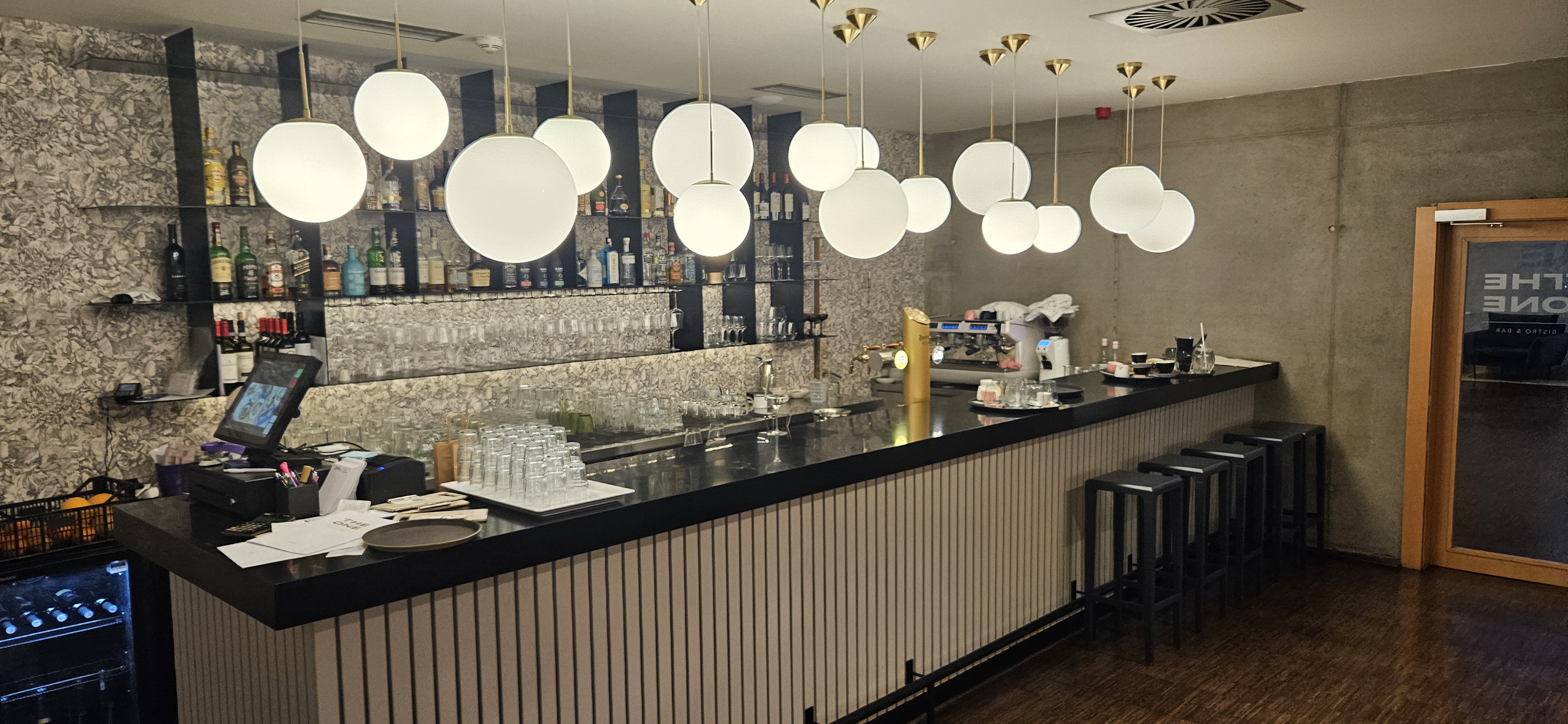 The One Bistro & Bar foto 2