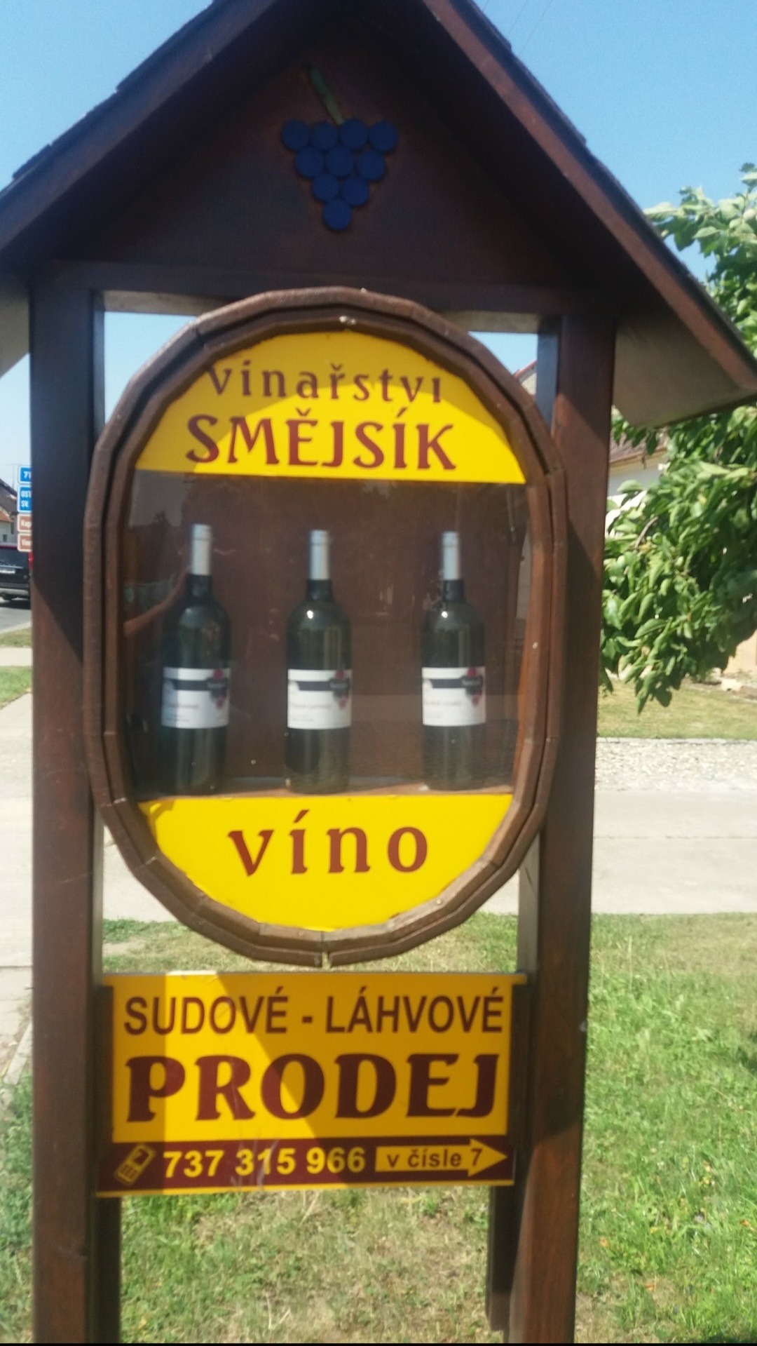 Pavel Smějsík - výroba a prodej vín foto 2