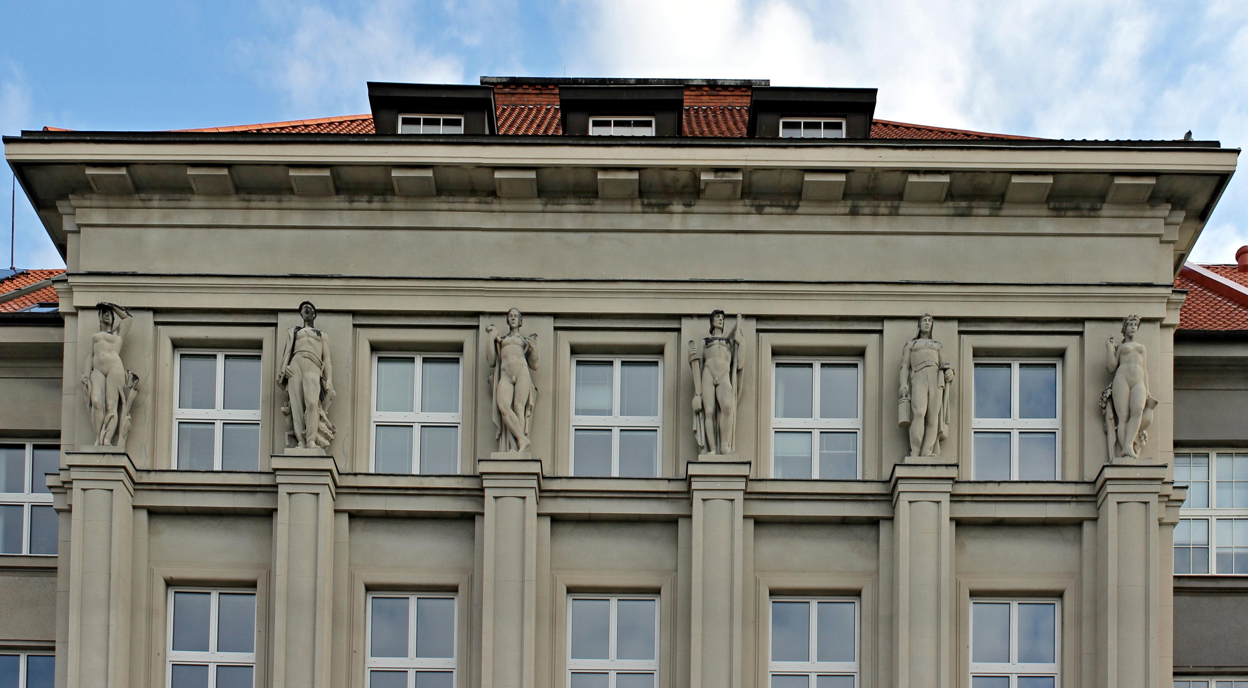 Obchodní akademie, Plzeň, náměstí T. G. Masaryka 13 foto 4