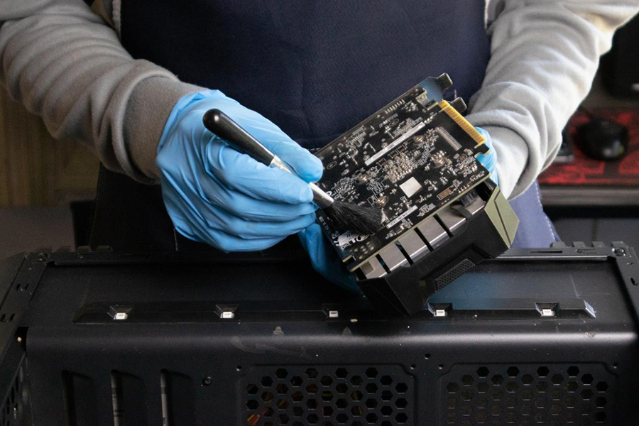 Čištění počítačů a notebooků