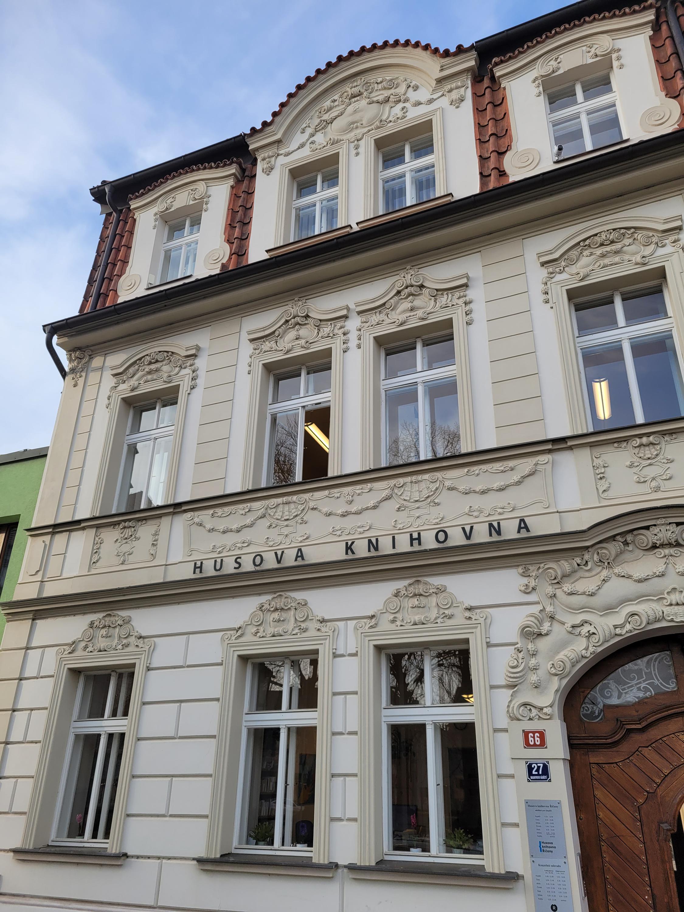 Husova knihovna v Říčanech foto 4