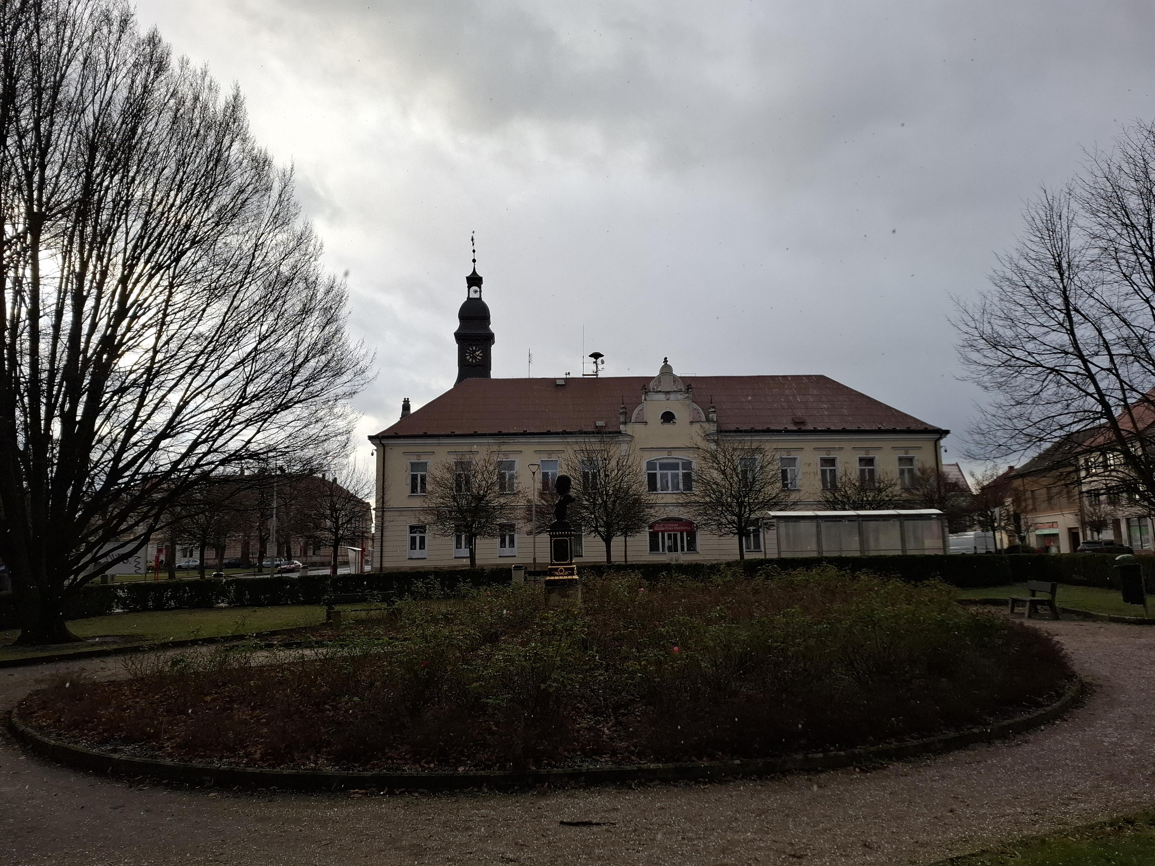 Městec Králové - městský úřad foto 2