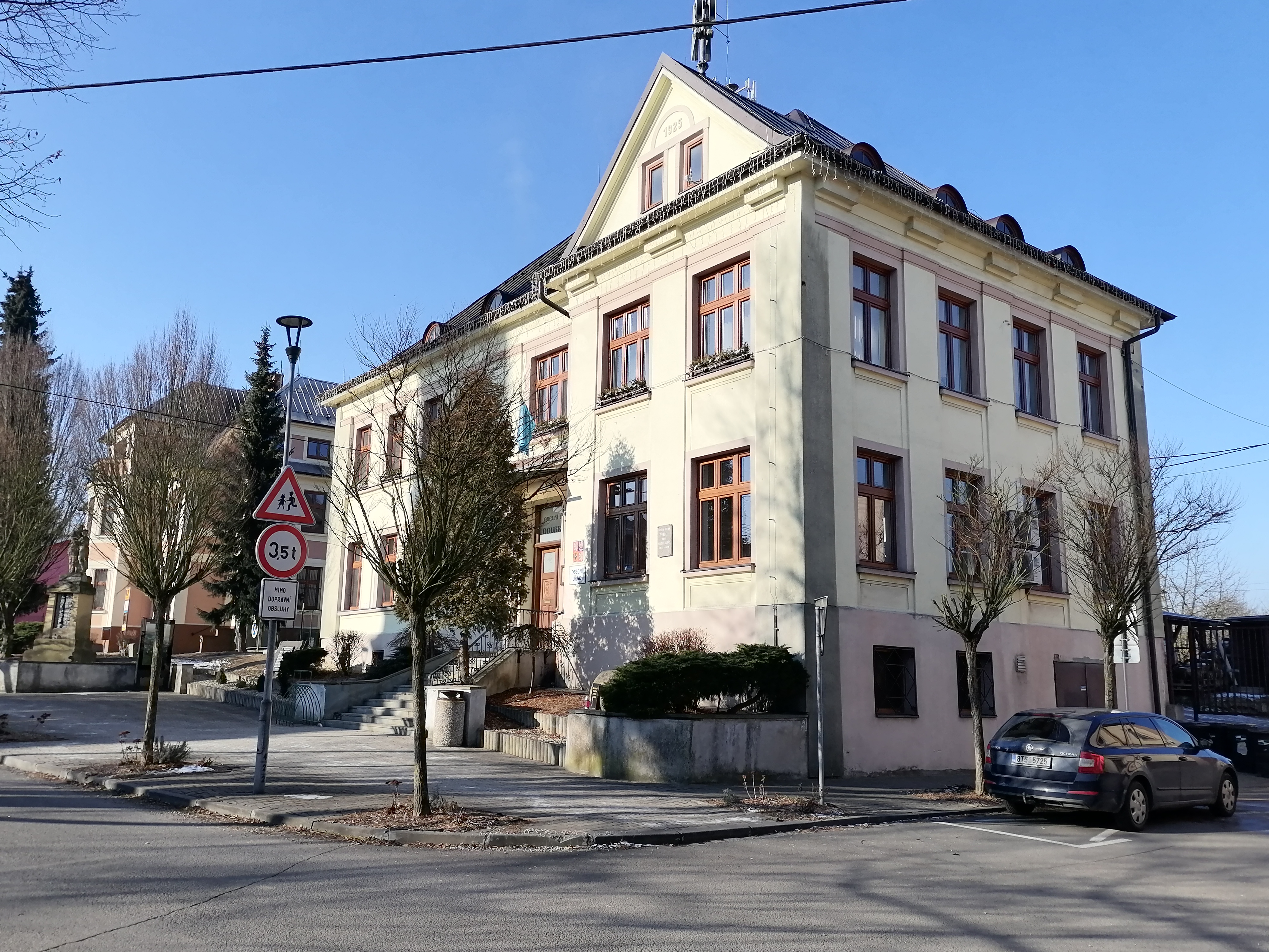 Doubrava - obecní úřad foto 2