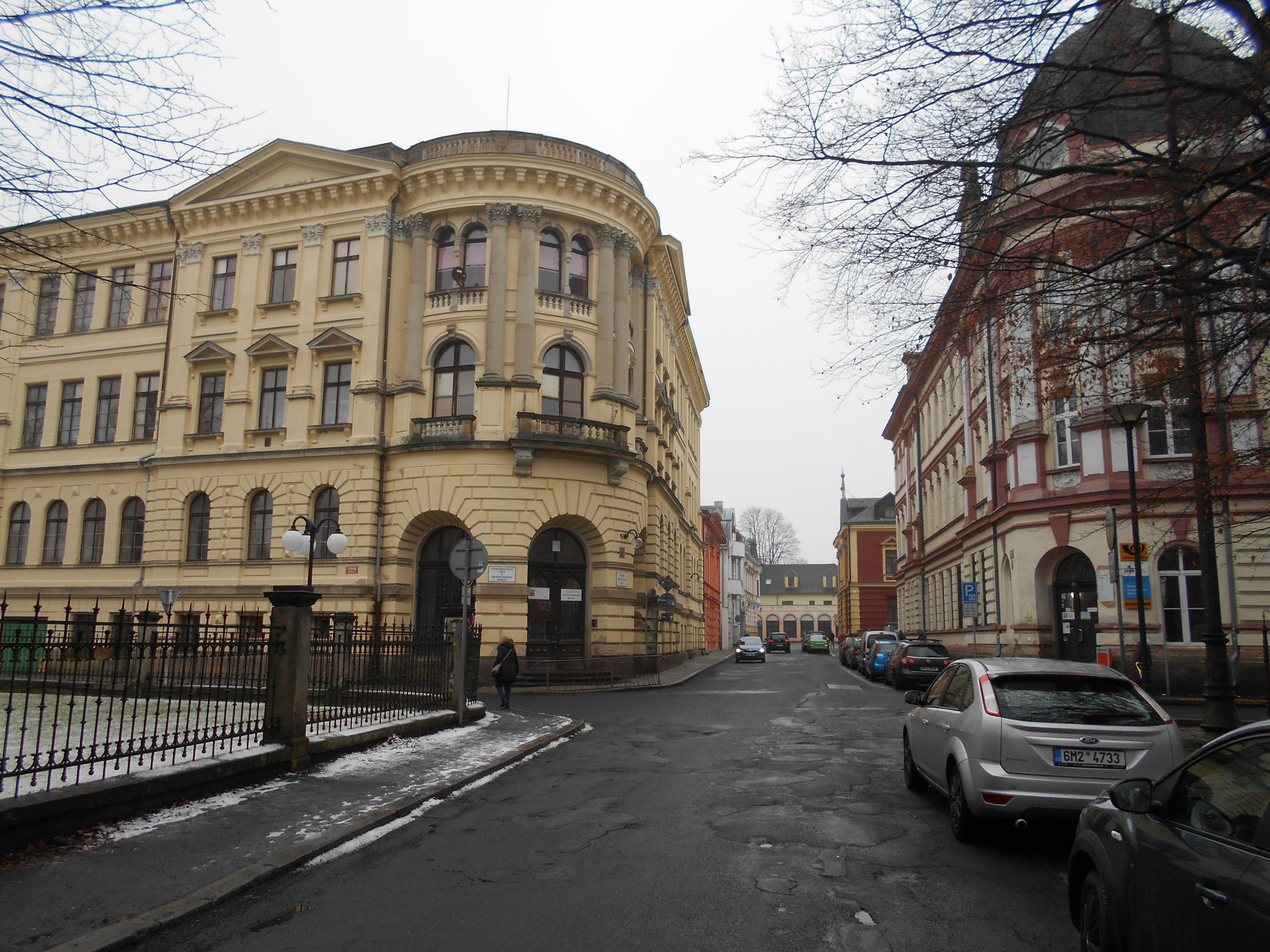 Střední zdravotnická škola a Obchodní akademie Rumburk foto 2