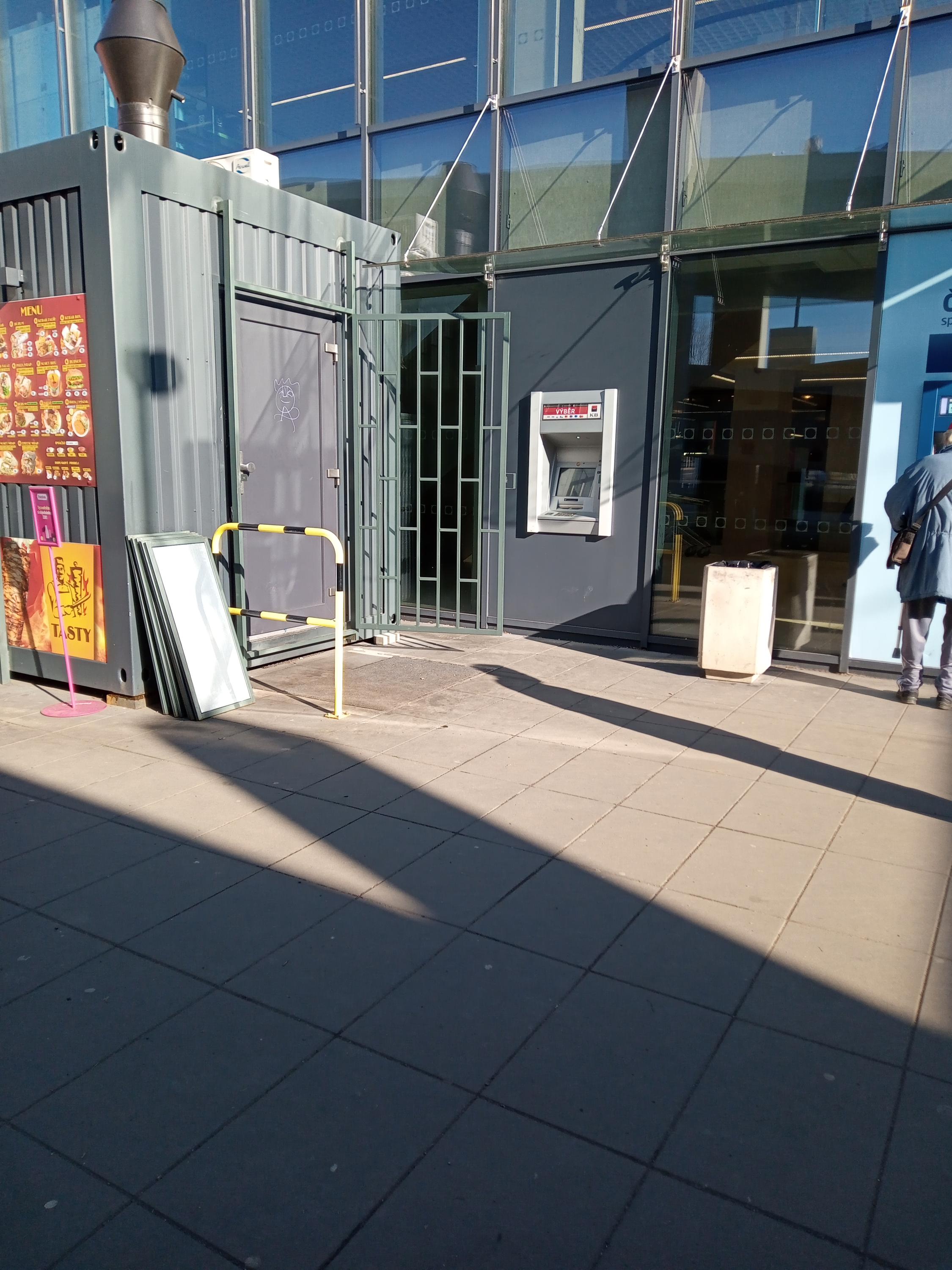 Bankomat Komerční banky foto 2