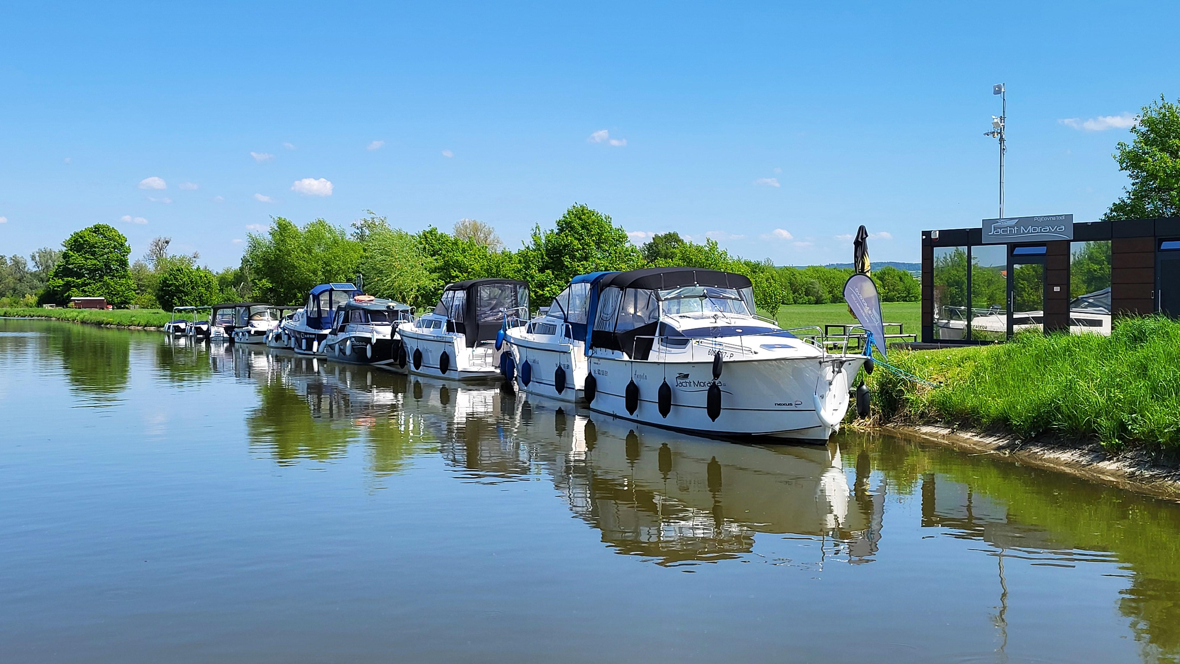Půjčovna lodí Jacht Morava foto 4