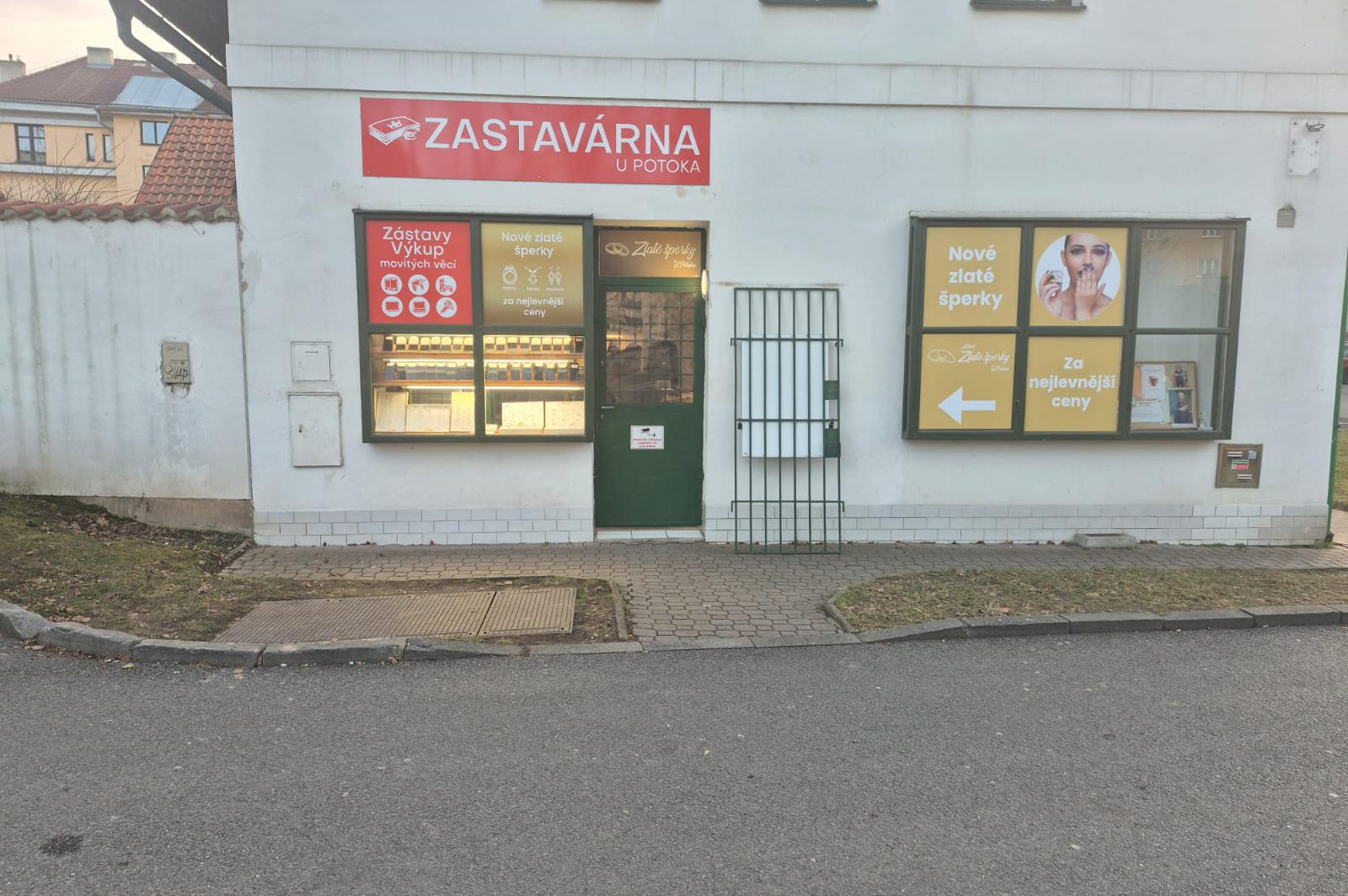 Nové zlaté šperky u potoka