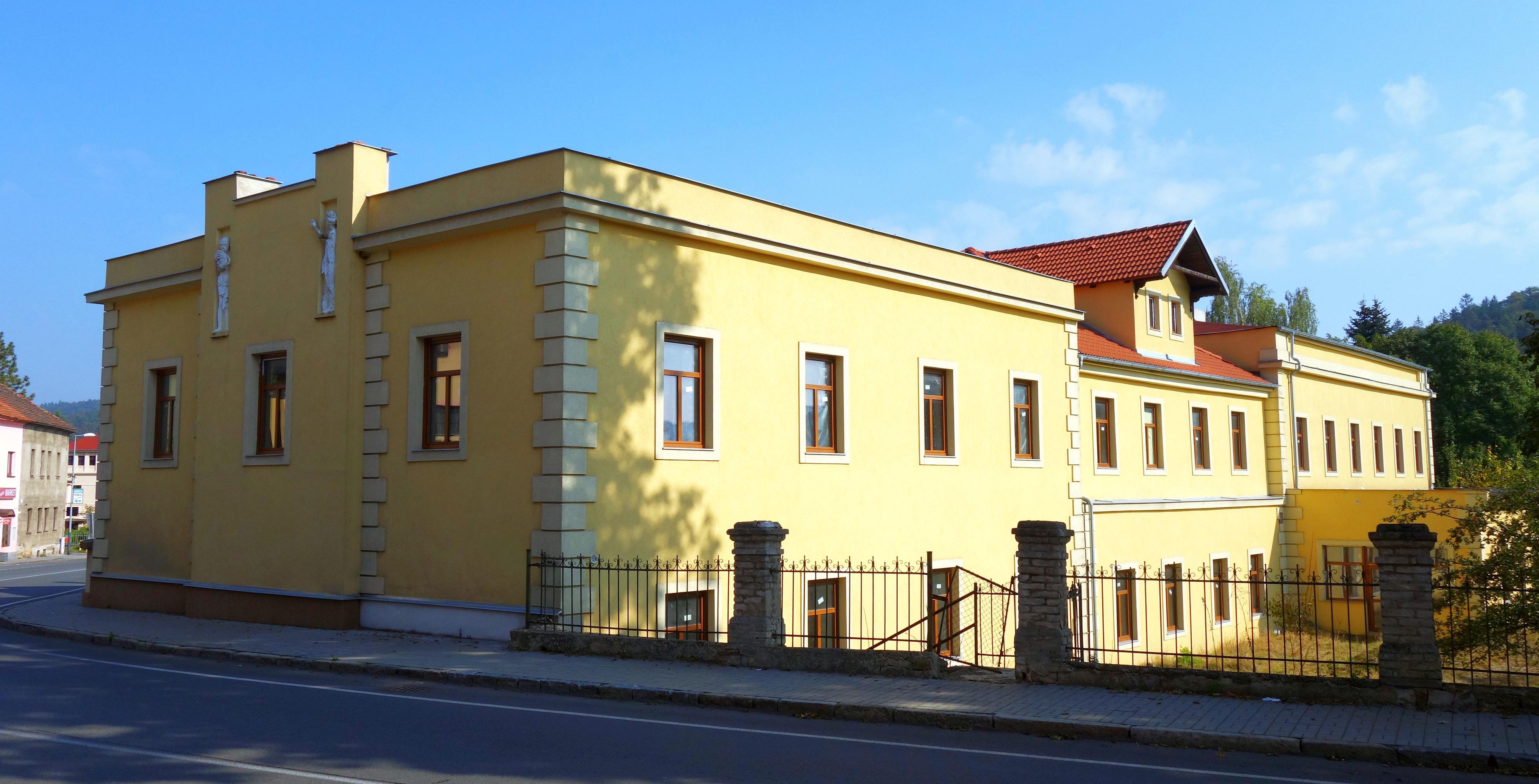 Komunitní centrum s knihovnou, Jince foto 2